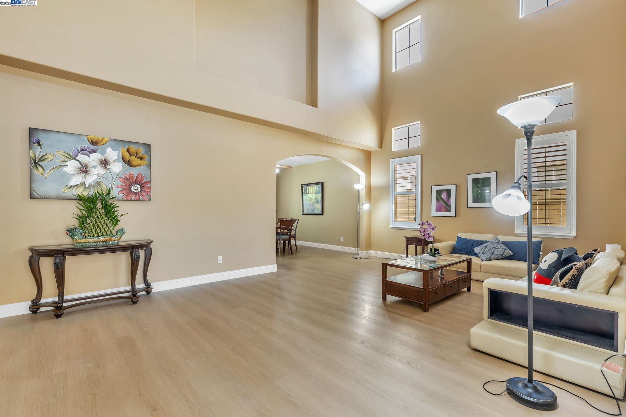 Detail Gallery Image 4 of 49 For 3021 Collingham Ct, Modesto,  CA 95355 - 5 Beds | 3 Baths