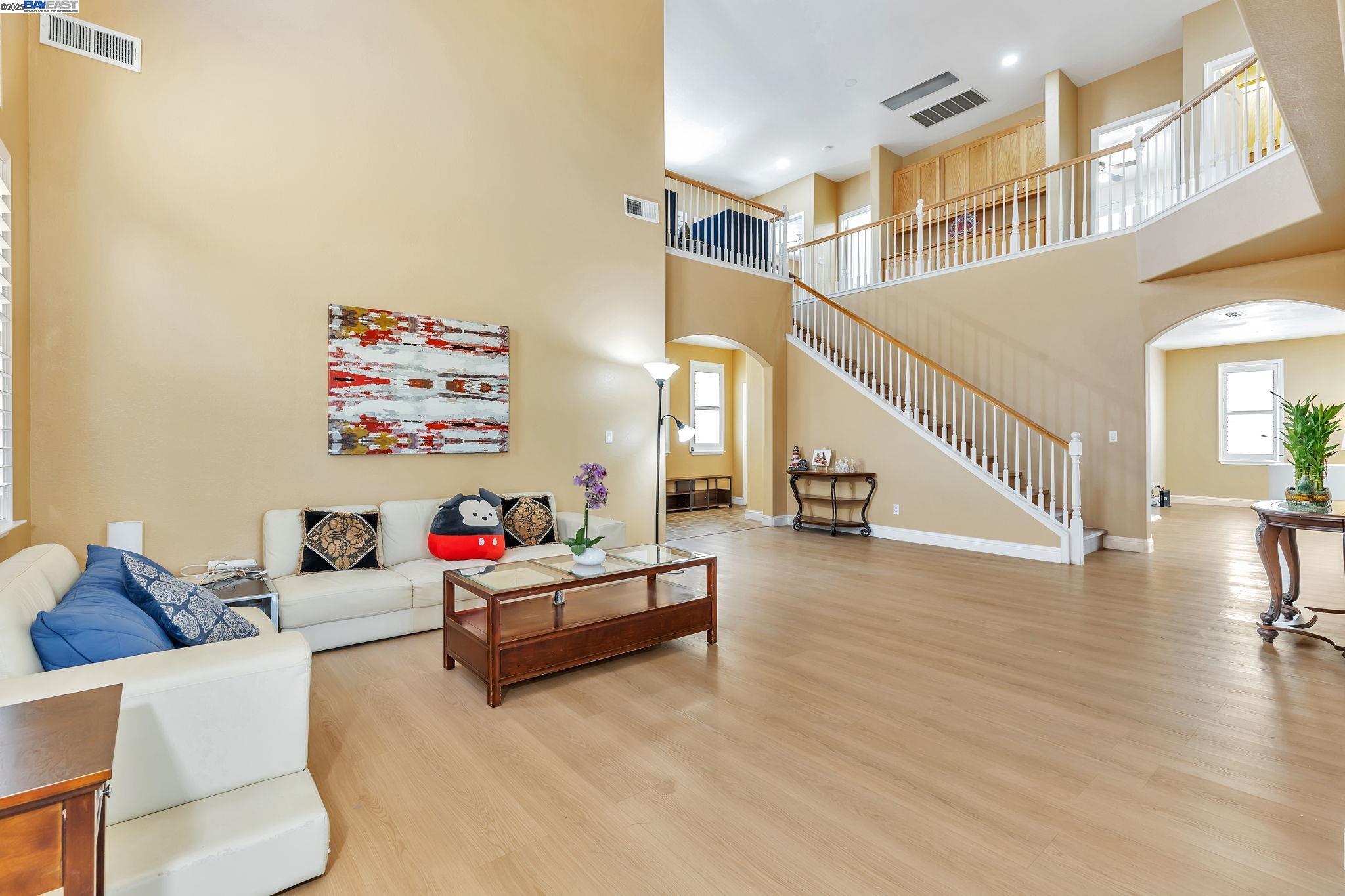 Detail Gallery Image 5 of 49 For 3021 Collingham Ct, Modesto,  CA 95355 - 5 Beds | 3 Baths