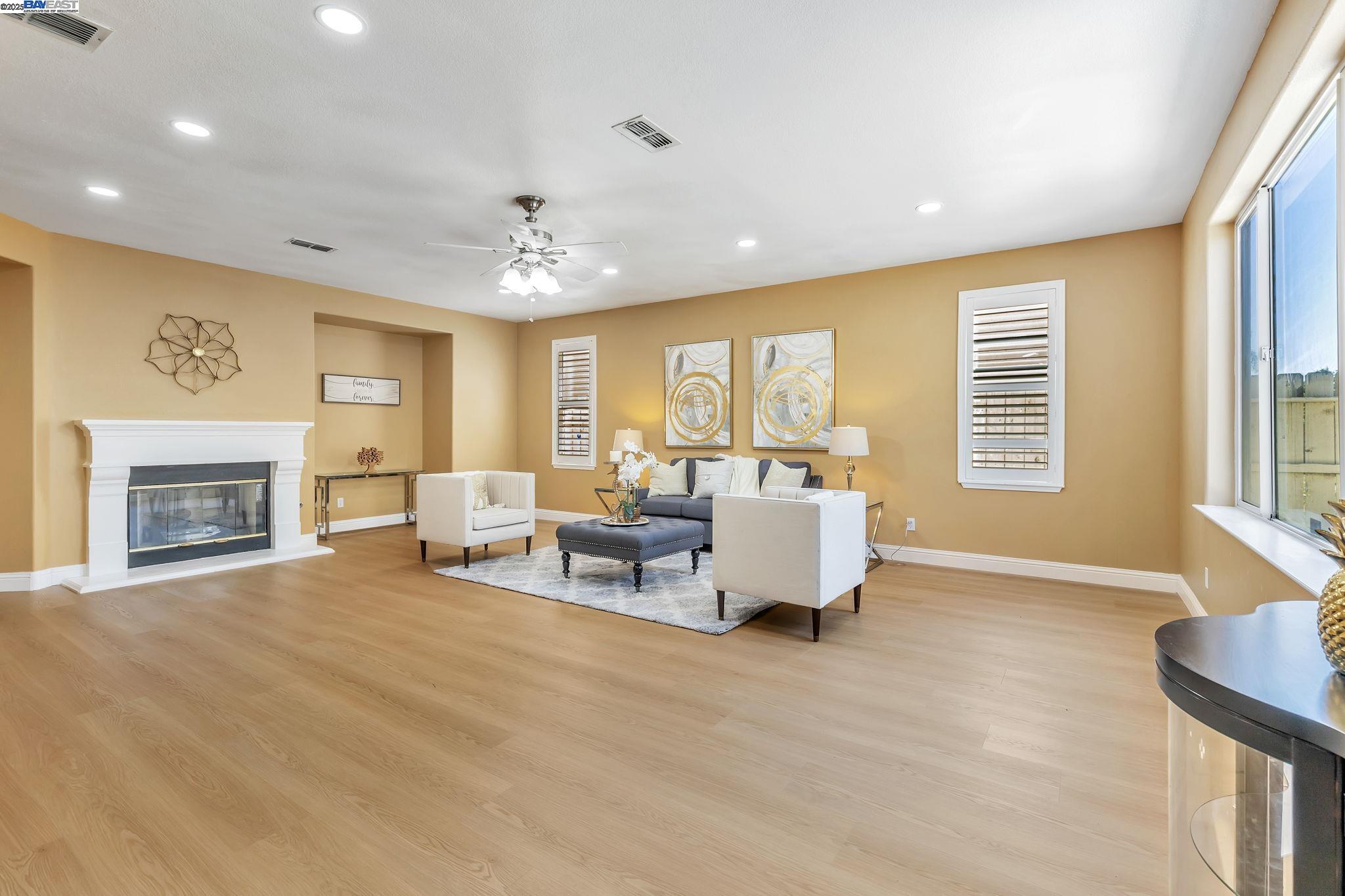 Detail Gallery Image 6 of 49 For 3021 Collingham Ct, Modesto,  CA 95355 - 5 Beds | 3 Baths