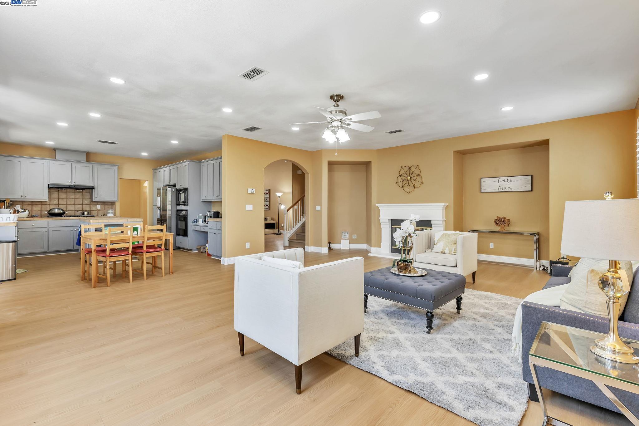 Detail Gallery Image 7 of 49 For 3021 Collingham Ct, Modesto,  CA 95355 - 5 Beds | 3 Baths