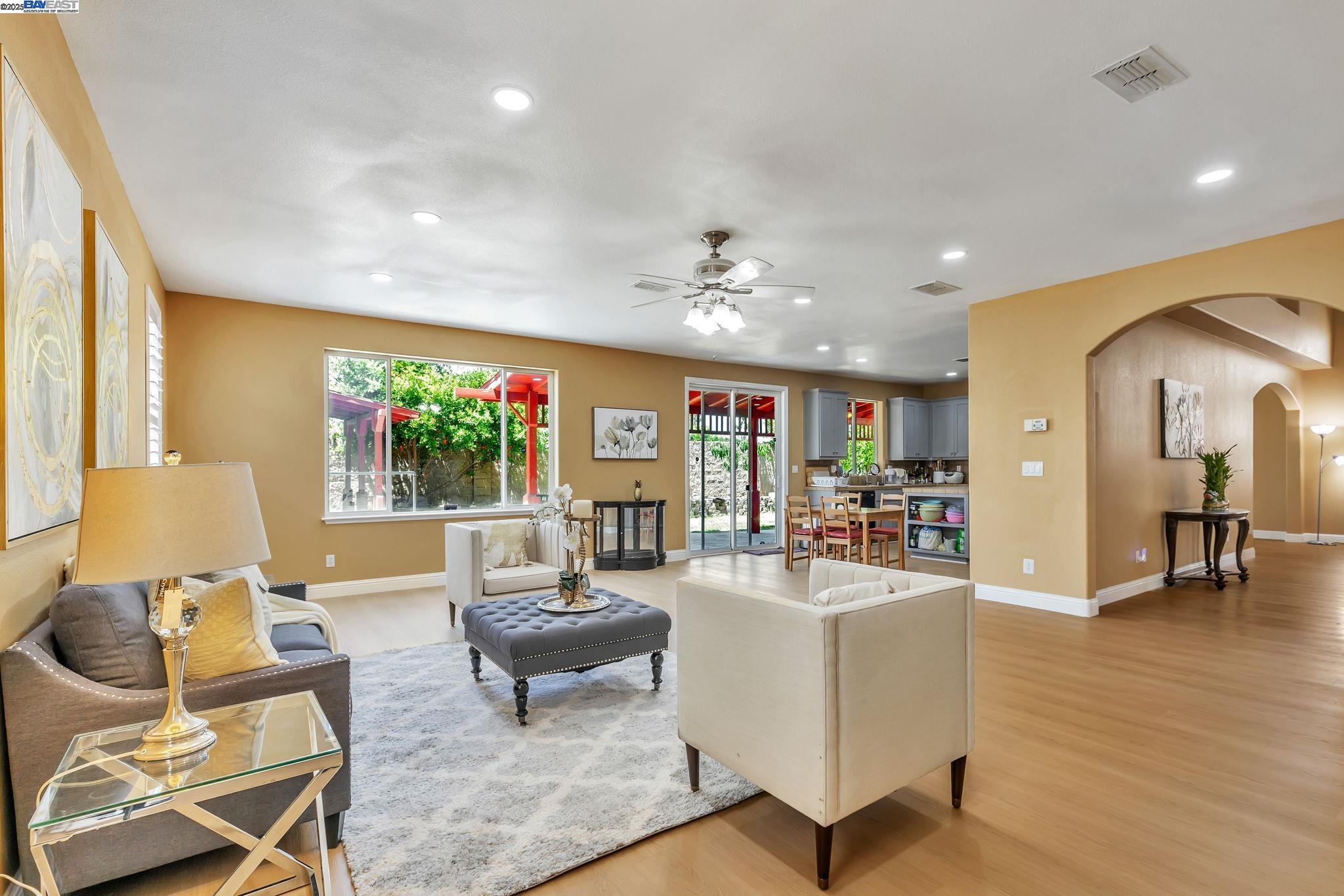 Detail Gallery Image 8 of 49 For 3021 Collingham Ct, Modesto,  CA 95355 - 5 Beds | 3 Baths