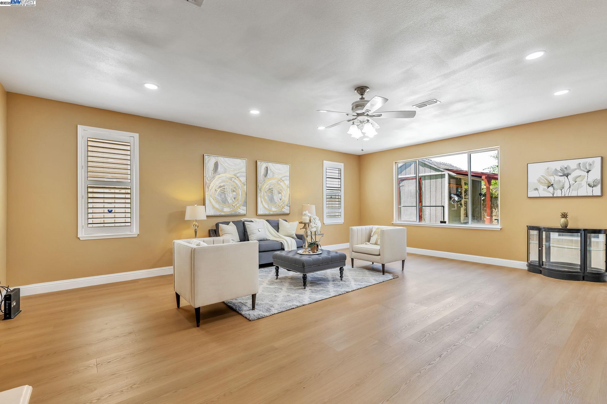 Detail Gallery Image 9 of 49 For 3021 Collingham Ct, Modesto,  CA 95355 - 5 Beds | 3 Baths
