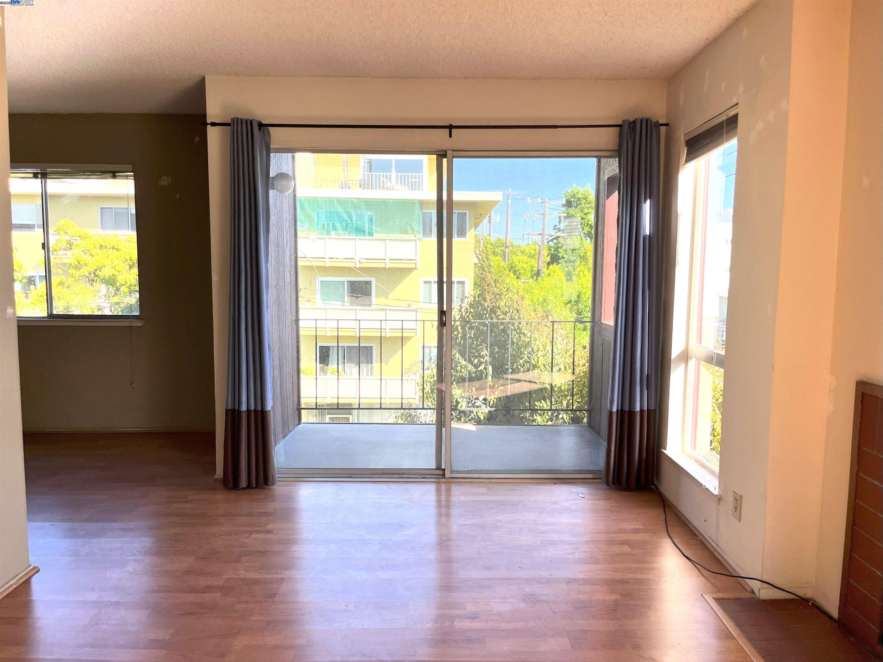 More Details about MLS # 41099525 : 3751 HARRISON ST # 301