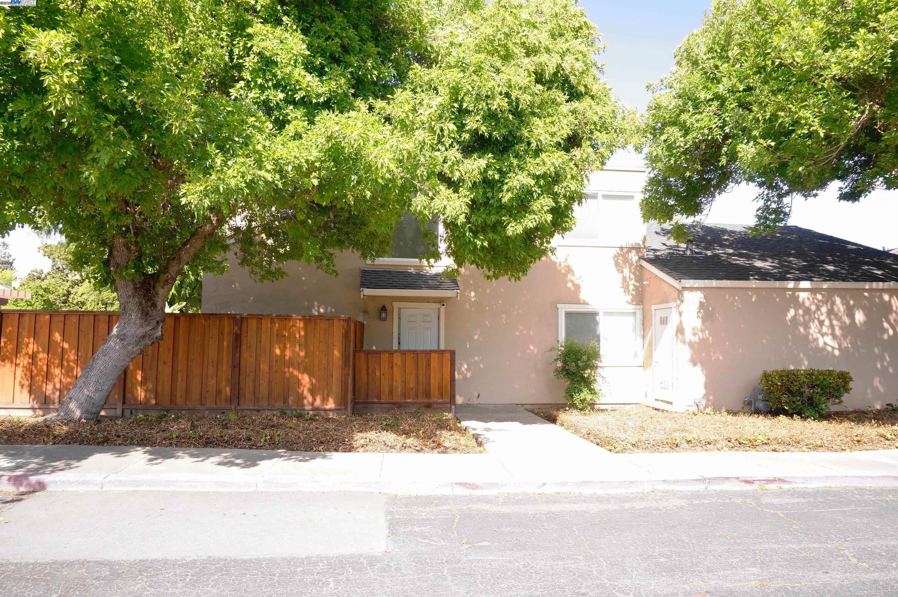 More Details about MLS # 41099537 : 156 BRIARWOOD DR