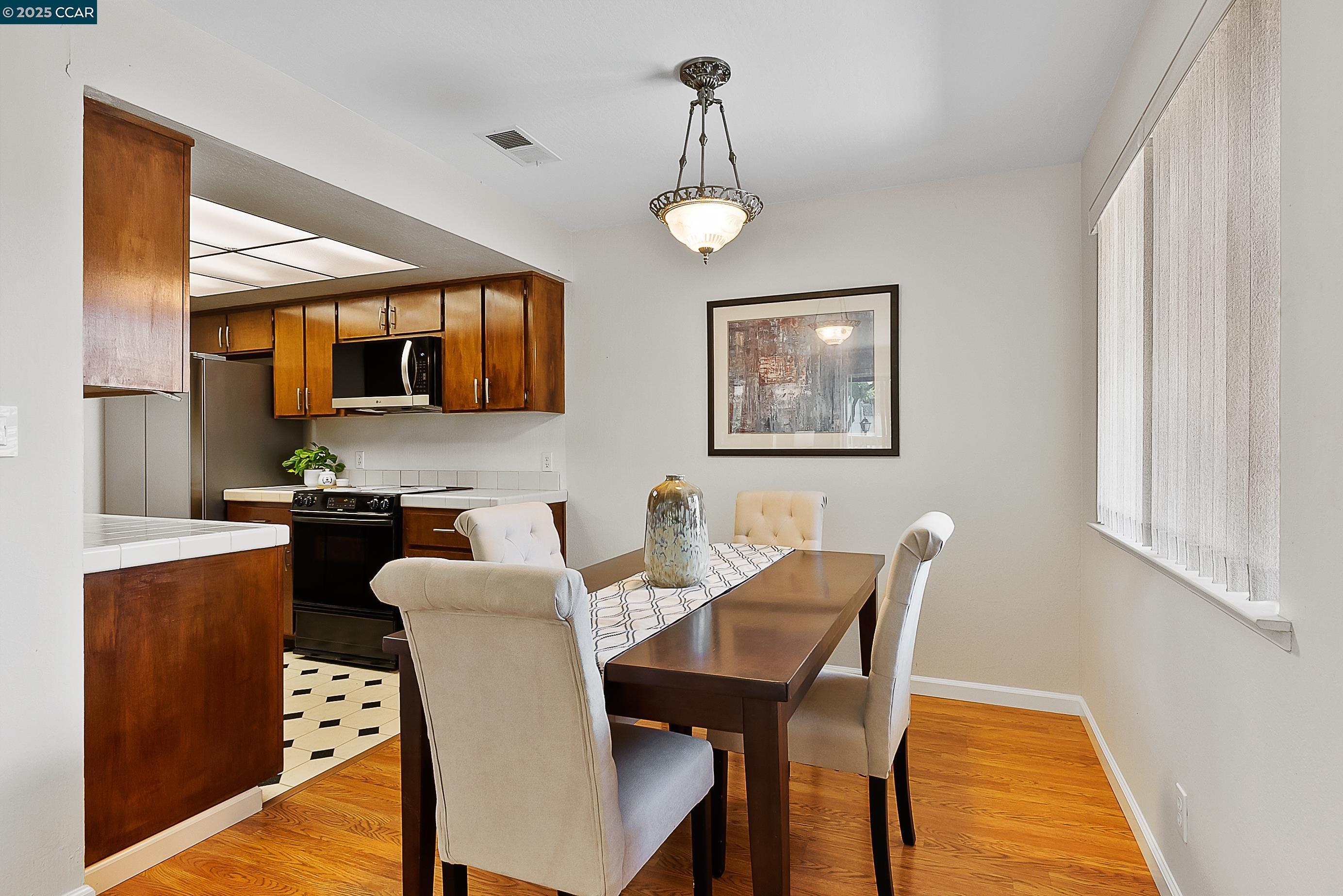 Photo #2: 41099541 Listing 