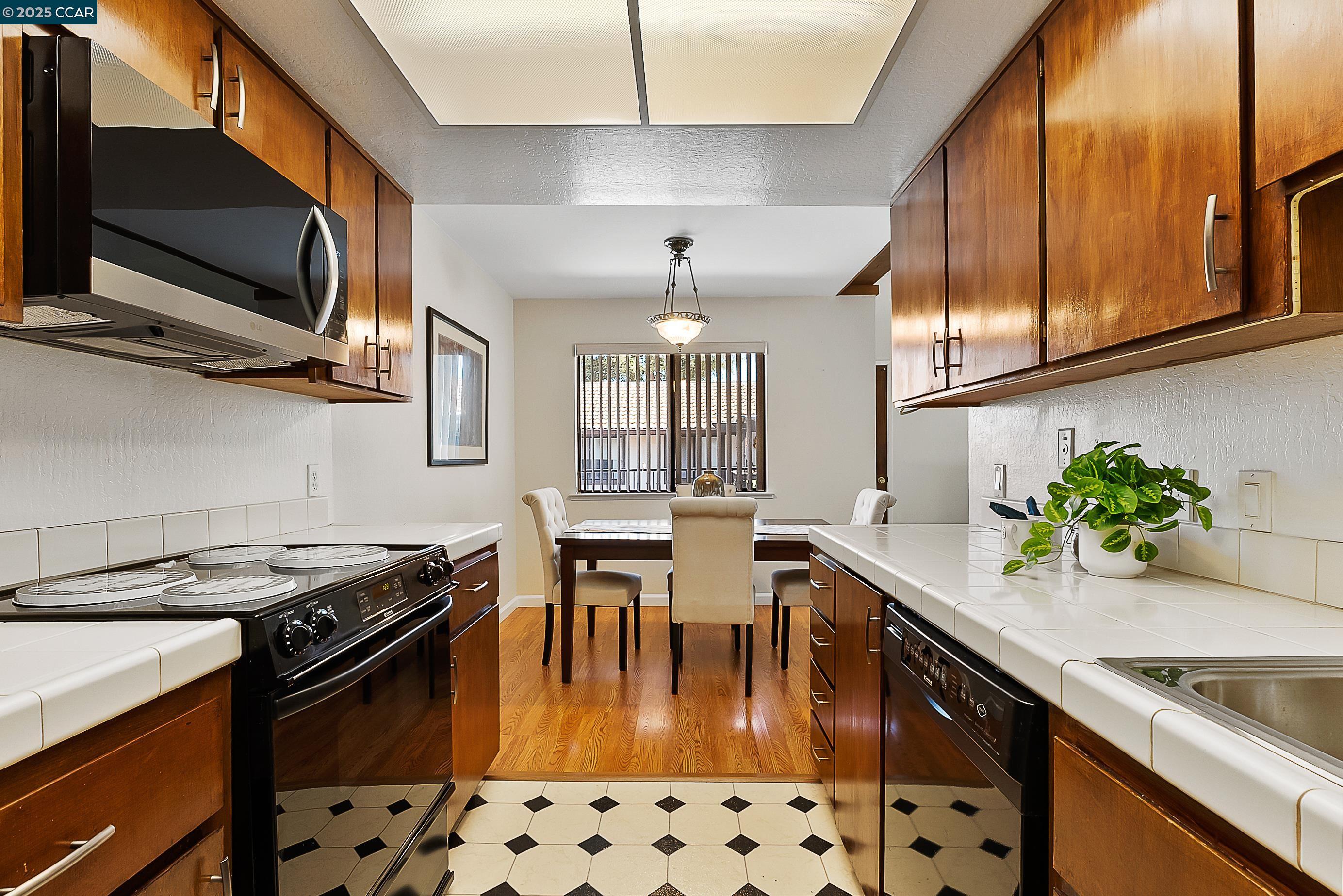 Photo #7: 41099541 Listing: Photo #7