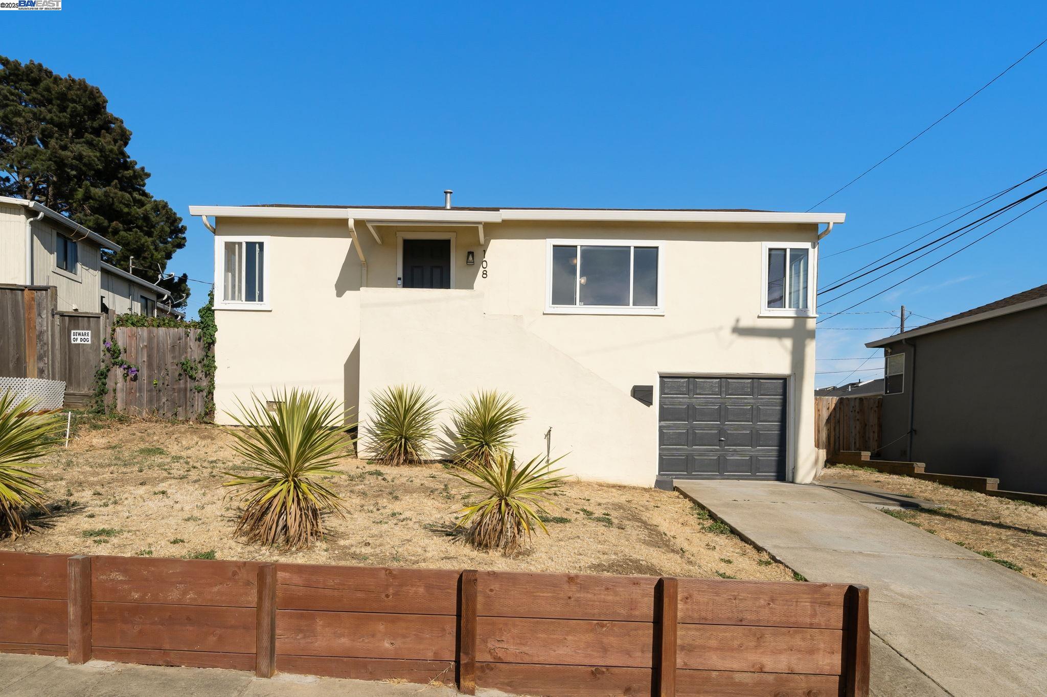 Detail Gallery Image 1 of 30 For 108 Mesa, Vallejo,  CA 94591 - 3 Beds | 1 Baths
