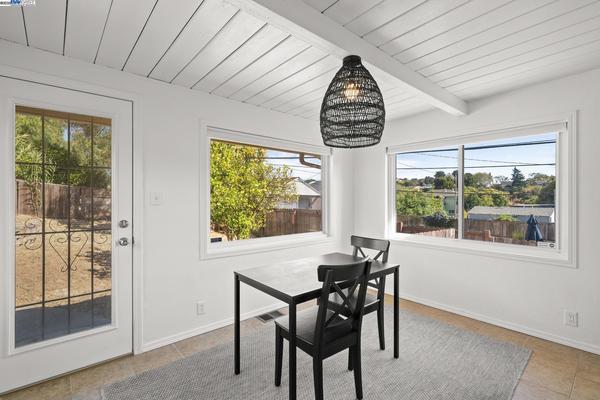Detail Gallery Image 12 of 30 For 108 Mesa, Vallejo,  CA 94591 - 3 Beds | 1 Baths