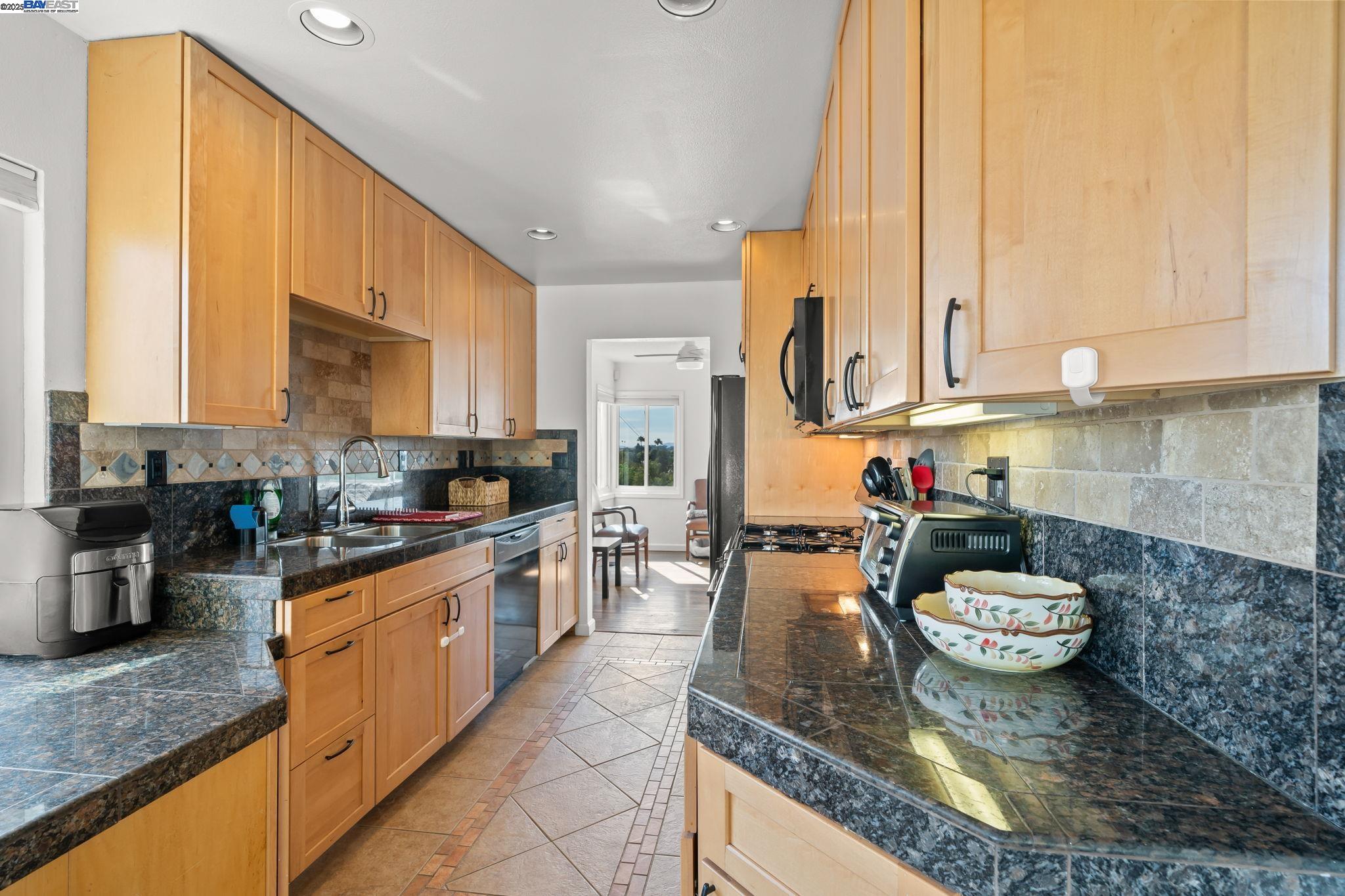 Detail Gallery Image 14 of 30 For 108 Mesa, Vallejo,  CA 94591 - 3 Beds | 1 Baths