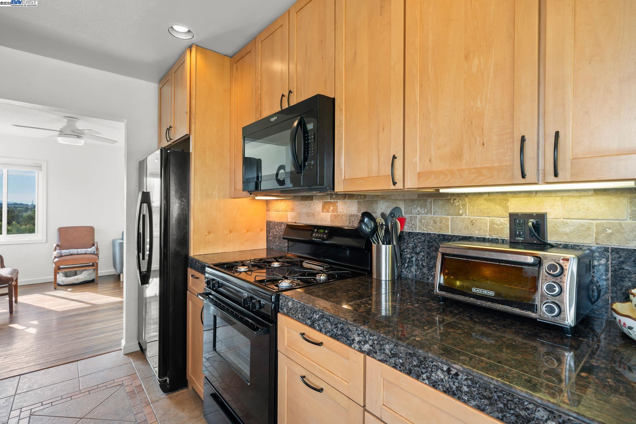 Detail Gallery Image 16 of 30 For 108 Mesa, Vallejo,  CA 94591 - 3 Beds | 1 Baths