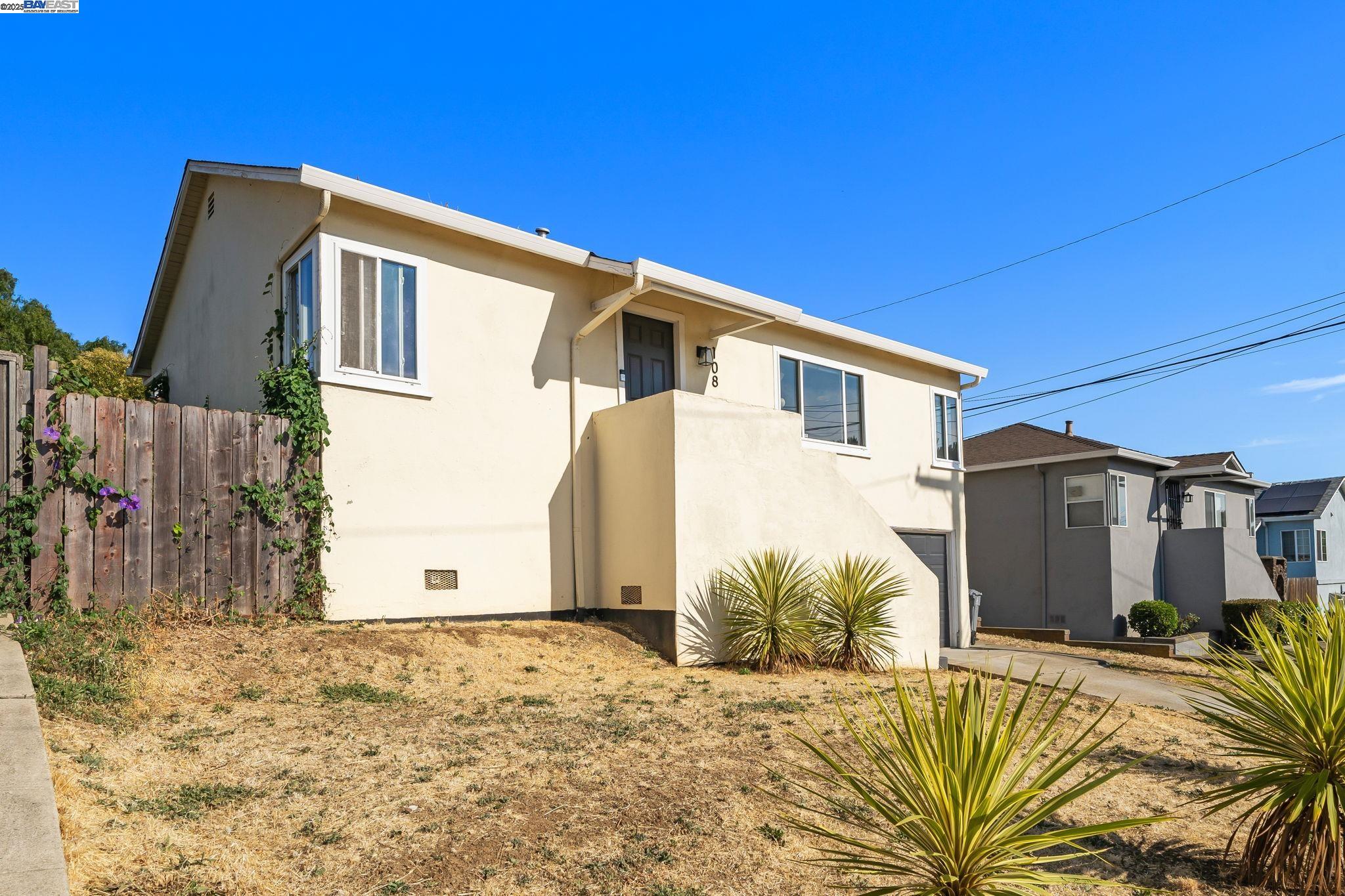 Detail Gallery Image 3 of 30 For 108 Mesa, Vallejo,  CA 94591 - 3 Beds | 1 Baths