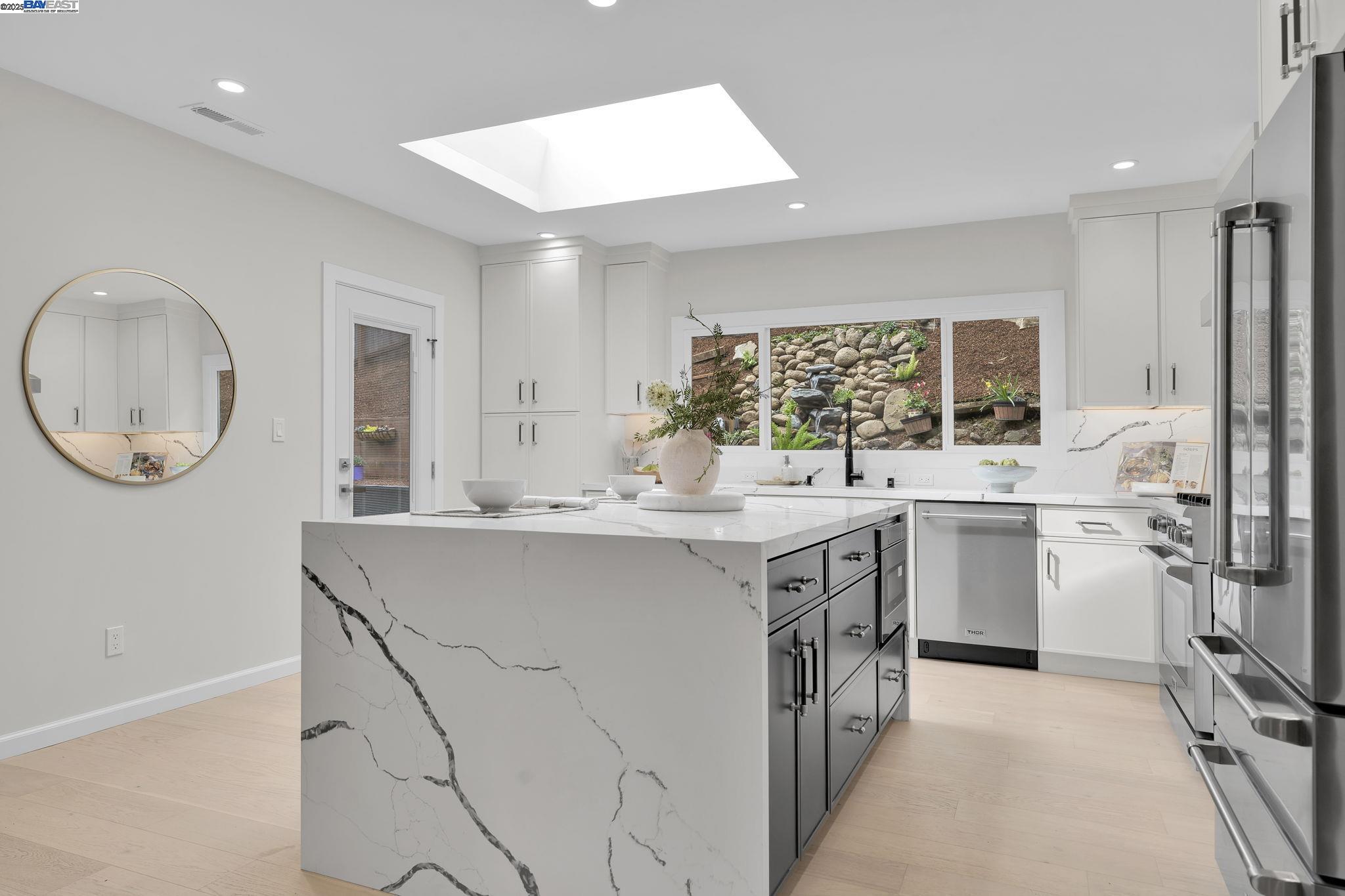 Detail Gallery Image 8 of 21 For 90 Upper Briar Road, Kentfield,  CA 94904 - 4 Beds | 3 Baths