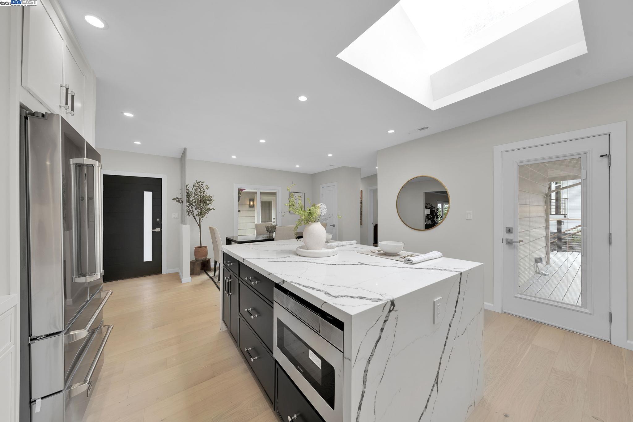 Detail Gallery Image 9 of 21 For 90 Upper Briar Road, Kentfield,  CA 94904 - 4 Beds | 3 Baths