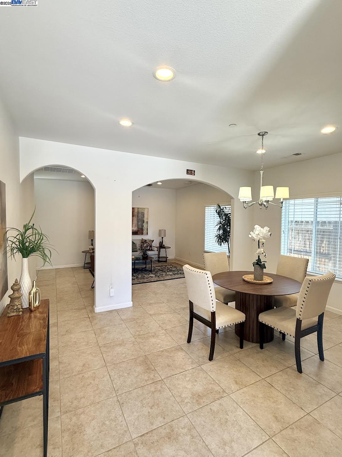 Detail Gallery Image 4 of 13 For 1602 Woodbrush Ave, Los Banos,  CA 93635 - 4 Beds | 3 Baths