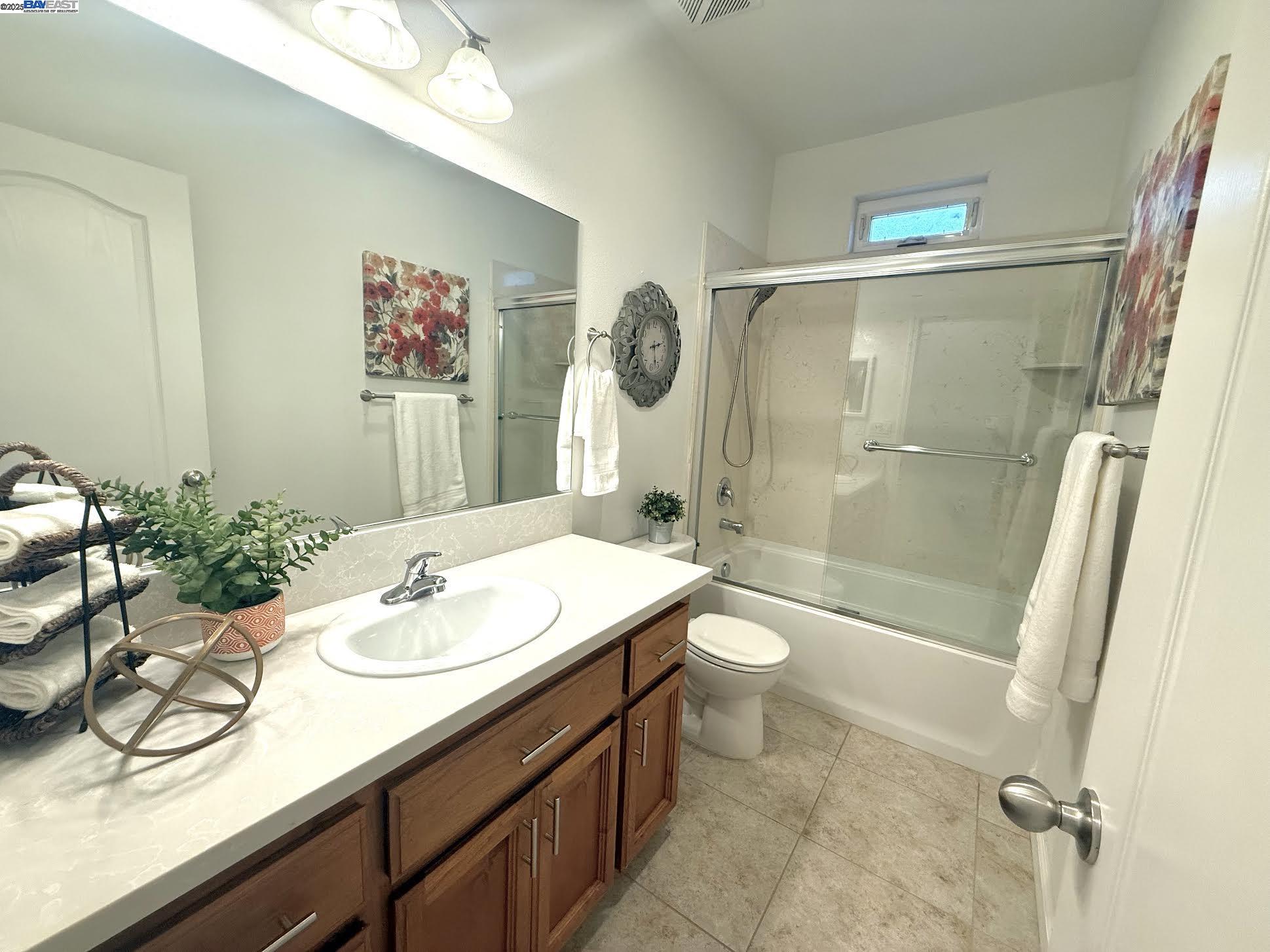 Detail Gallery Image 8 of 13 For 1602 Woodbrush Ave, Los Banos,  CA 93635 - 4 Beds | 3 Baths