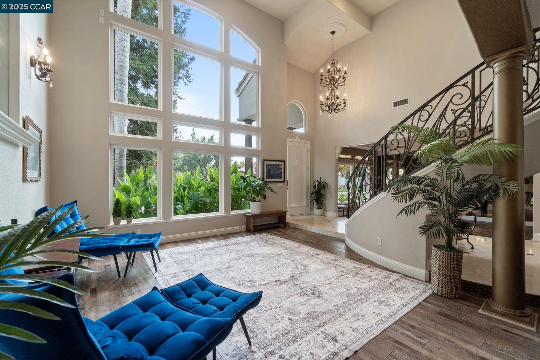 Detail Gallery Image 1 of 60 For 2550 E Jenny Ave, Fresno,  CA 93720 - 4 Beds | 4/1 Baths
