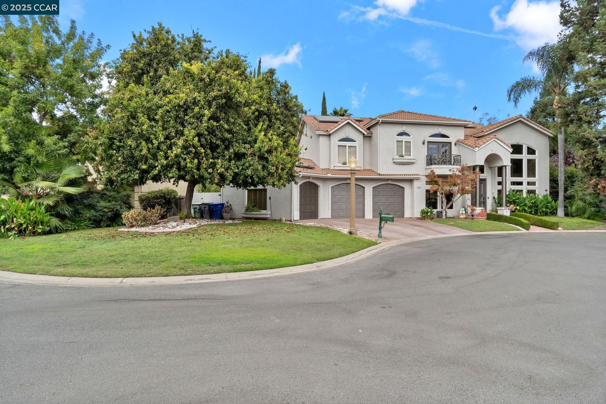 Detail Gallery Image 11 of 60 For 2550 E Jenny Ave, Fresno,  CA 93720 - 4 Beds | 4/1 Baths