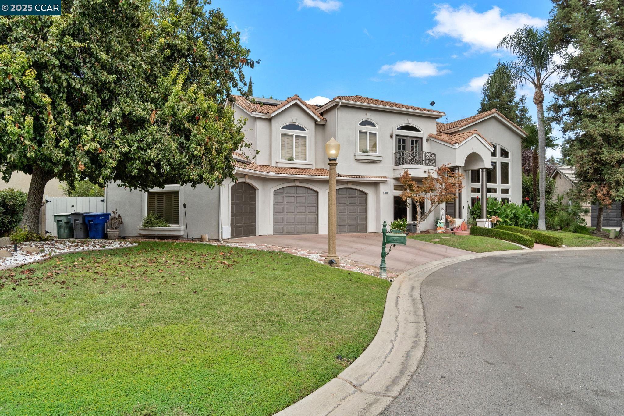 Detail Gallery Image 12 of 60 For 2550 E Jenny Ave, Fresno,  CA 93720 - 4 Beds | 4/1 Baths