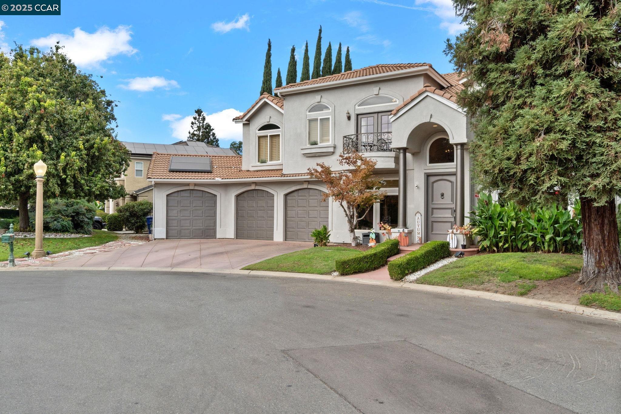 Detail Gallery Image 14 of 60 For 2550 E Jenny Ave, Fresno,  CA 93720 - 4 Beds | 4/1 Baths
