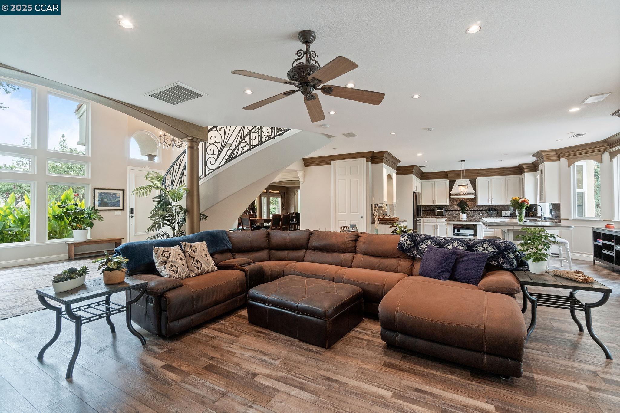 Detail Gallery Image 21 of 60 For 2550 E Jenny Ave, Fresno,  CA 93720 - 4 Beds | 4/1 Baths