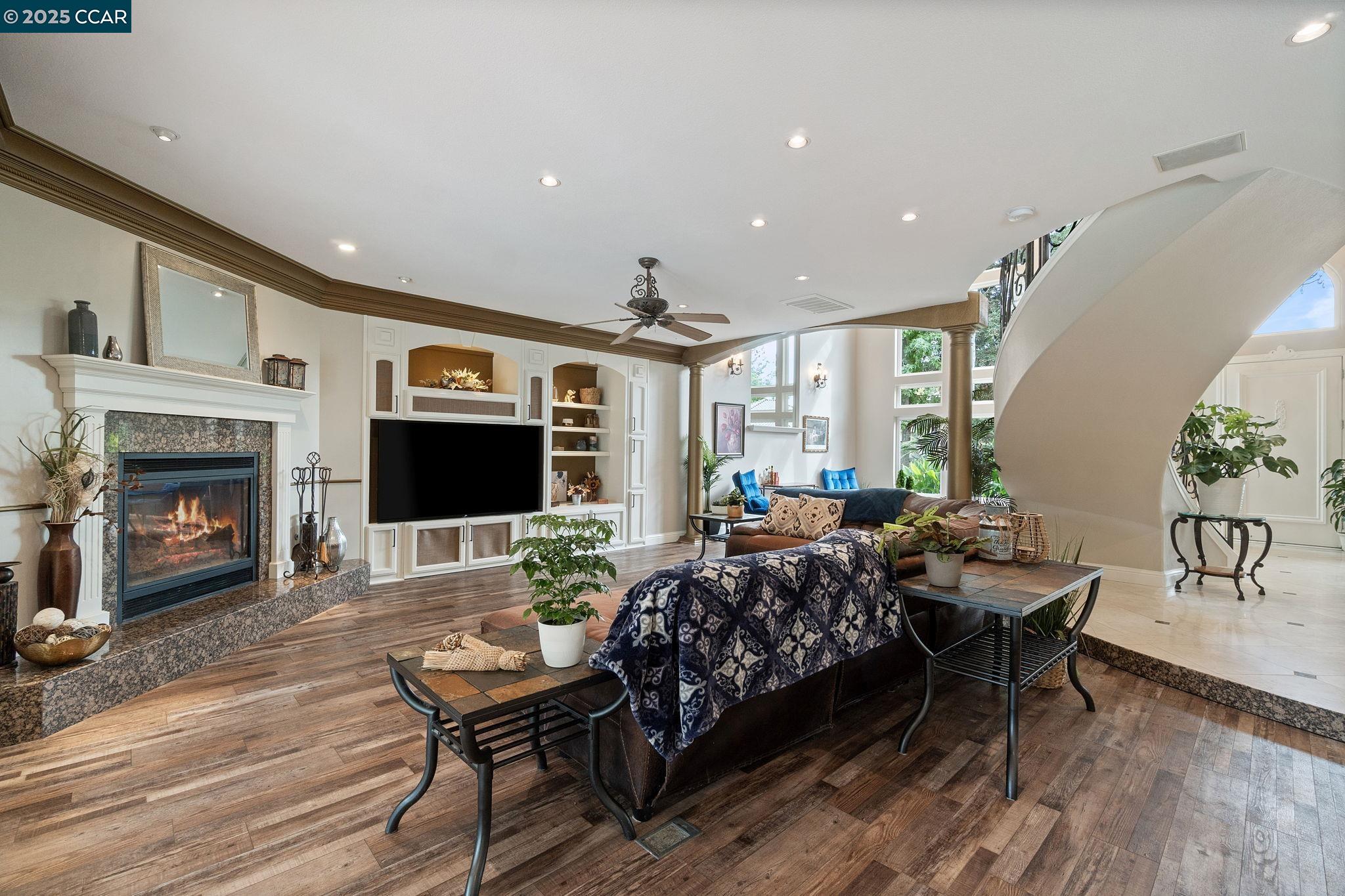 Detail Gallery Image 22 of 60 For 2550 E Jenny Ave, Fresno,  CA 93720 - 4 Beds | 4/1 Baths