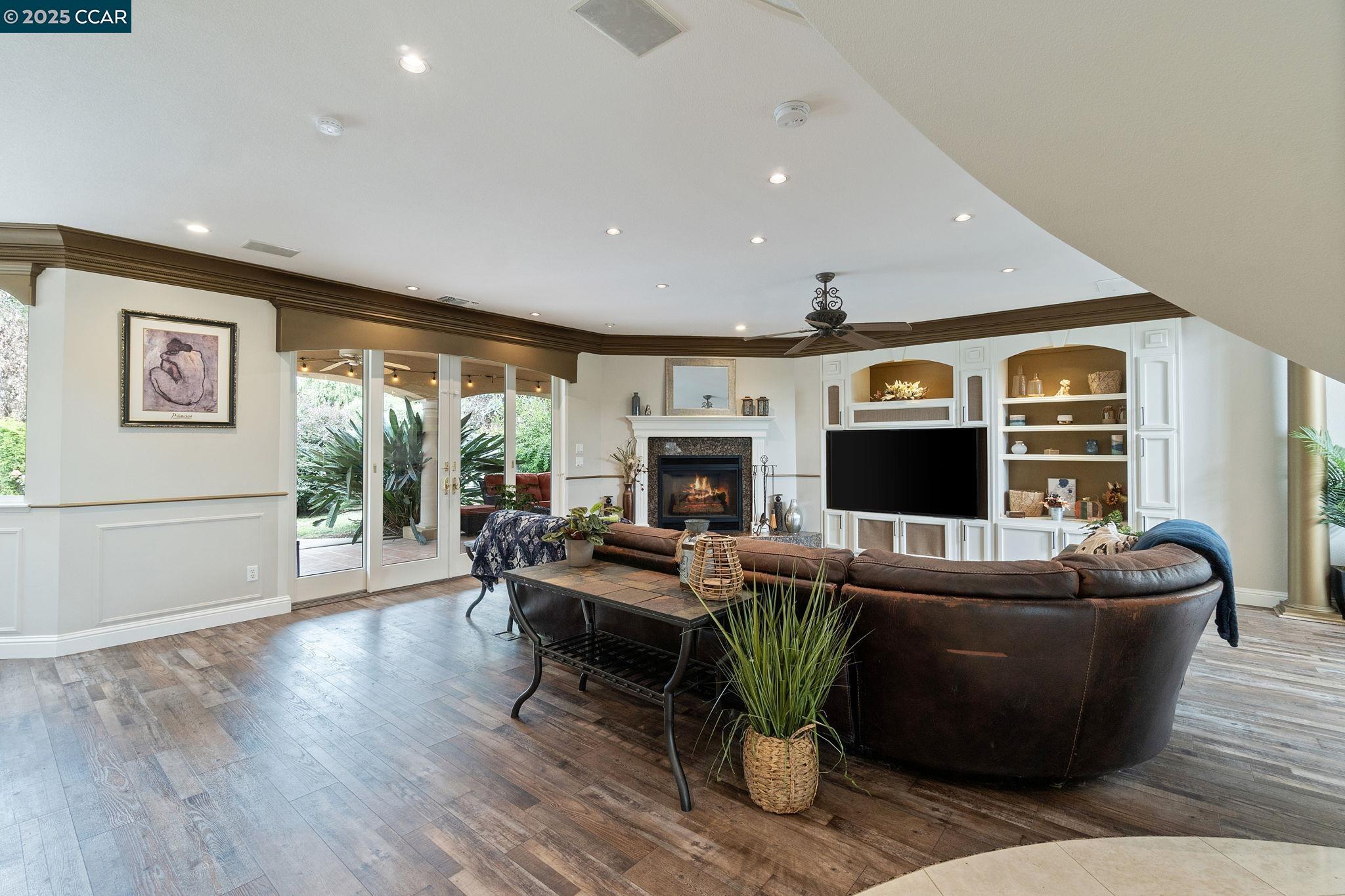 Detail Gallery Image 23 of 60 For 2550 E Jenny Ave, Fresno,  CA 93720 - 4 Beds | 4/1 Baths