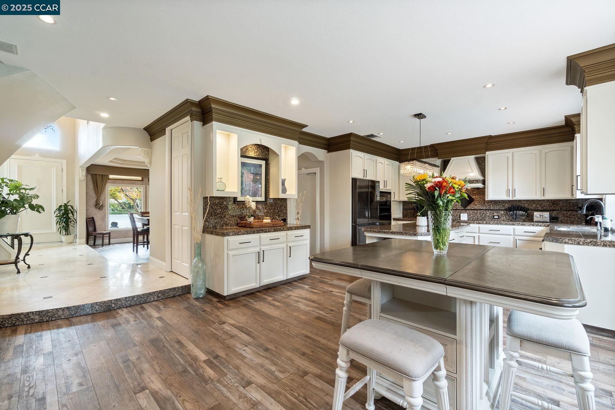 Detail Gallery Image 25 of 60 For 2550 E Jenny Ave, Fresno,  CA 93720 - 4 Beds | 4/1 Baths