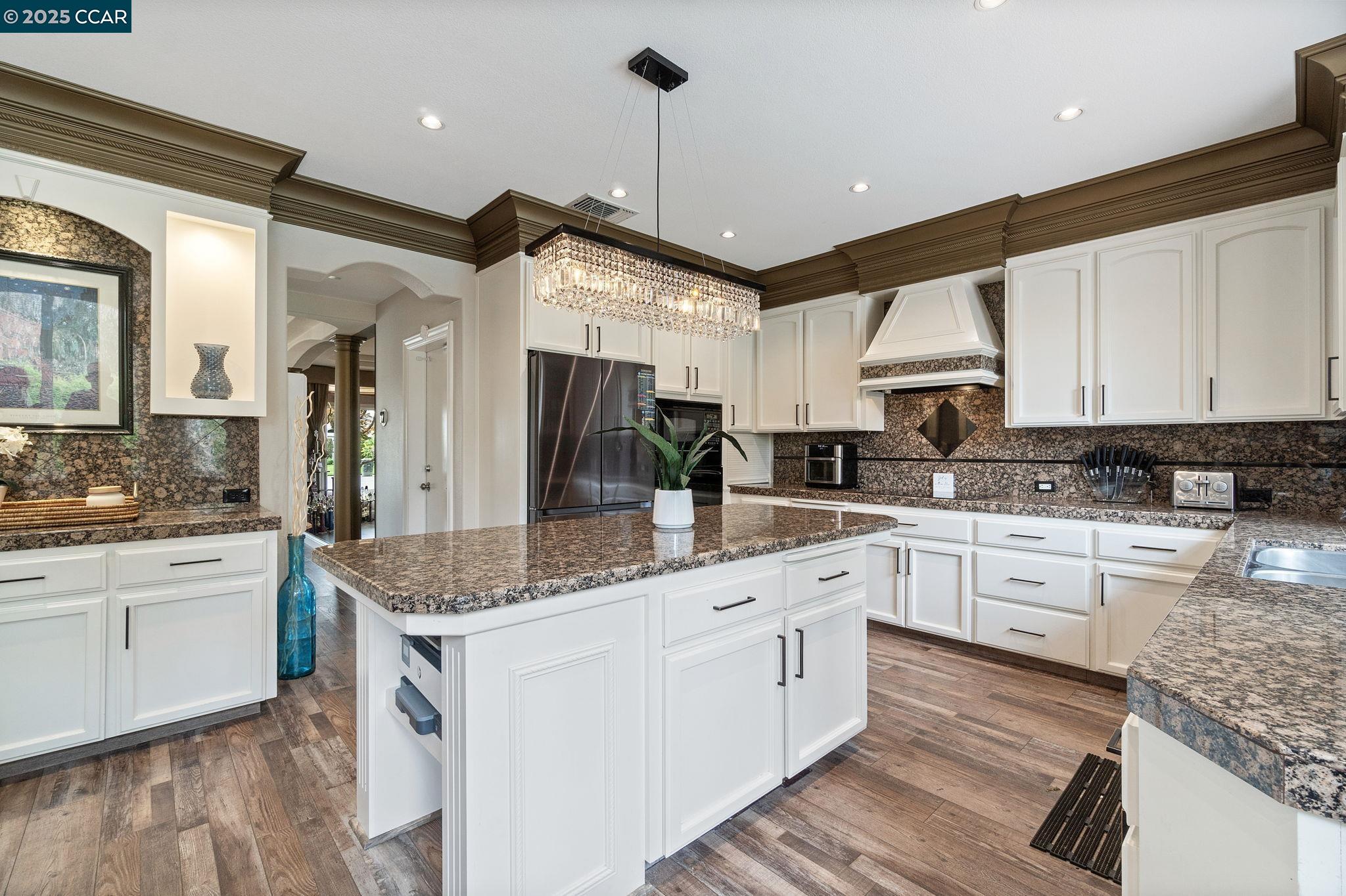 Detail Gallery Image 27 of 60 For 2550 E Jenny Ave, Fresno,  CA 93720 - 4 Beds | 4/1 Baths