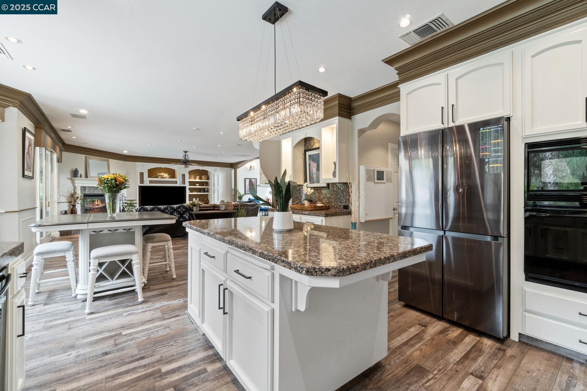 Detail Gallery Image 29 of 60 For 2550 E Jenny Ave, Fresno,  CA 93720 - 4 Beds | 4/1 Baths