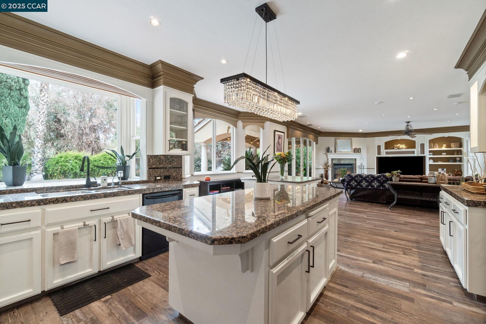 Detail Gallery Image 30 of 60 For 2550 E Jenny Ave, Fresno,  CA 93720 - 4 Beds | 4/1 Baths