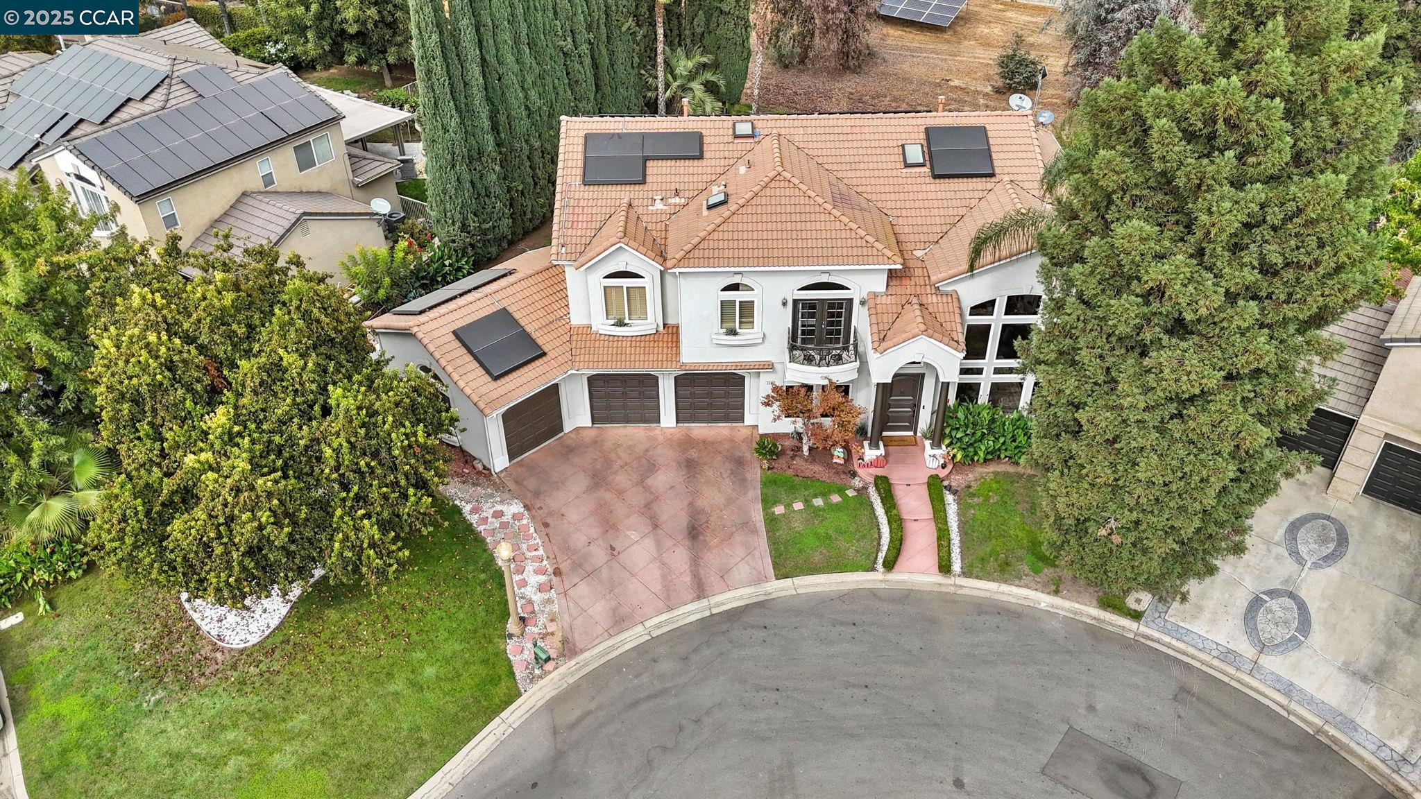 Detail Gallery Image 4 of 60 For 2550 E Jenny Ave, Fresno,  CA 93720 - 4 Beds | 4/1 Baths