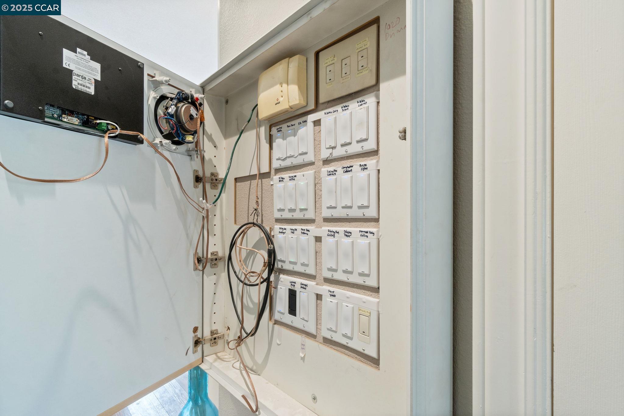 Detail Gallery Image 34 of 60 For 2550 E Jenny Ave, Fresno,  CA 93720 - 4 Beds | 4/1 Baths