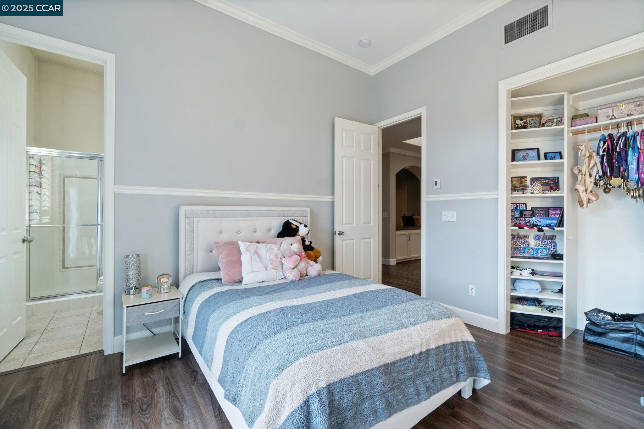 Detail Gallery Image 40 of 60 For 2550 E Jenny Ave, Fresno,  CA 93720 - 4 Beds | 4/1 Baths