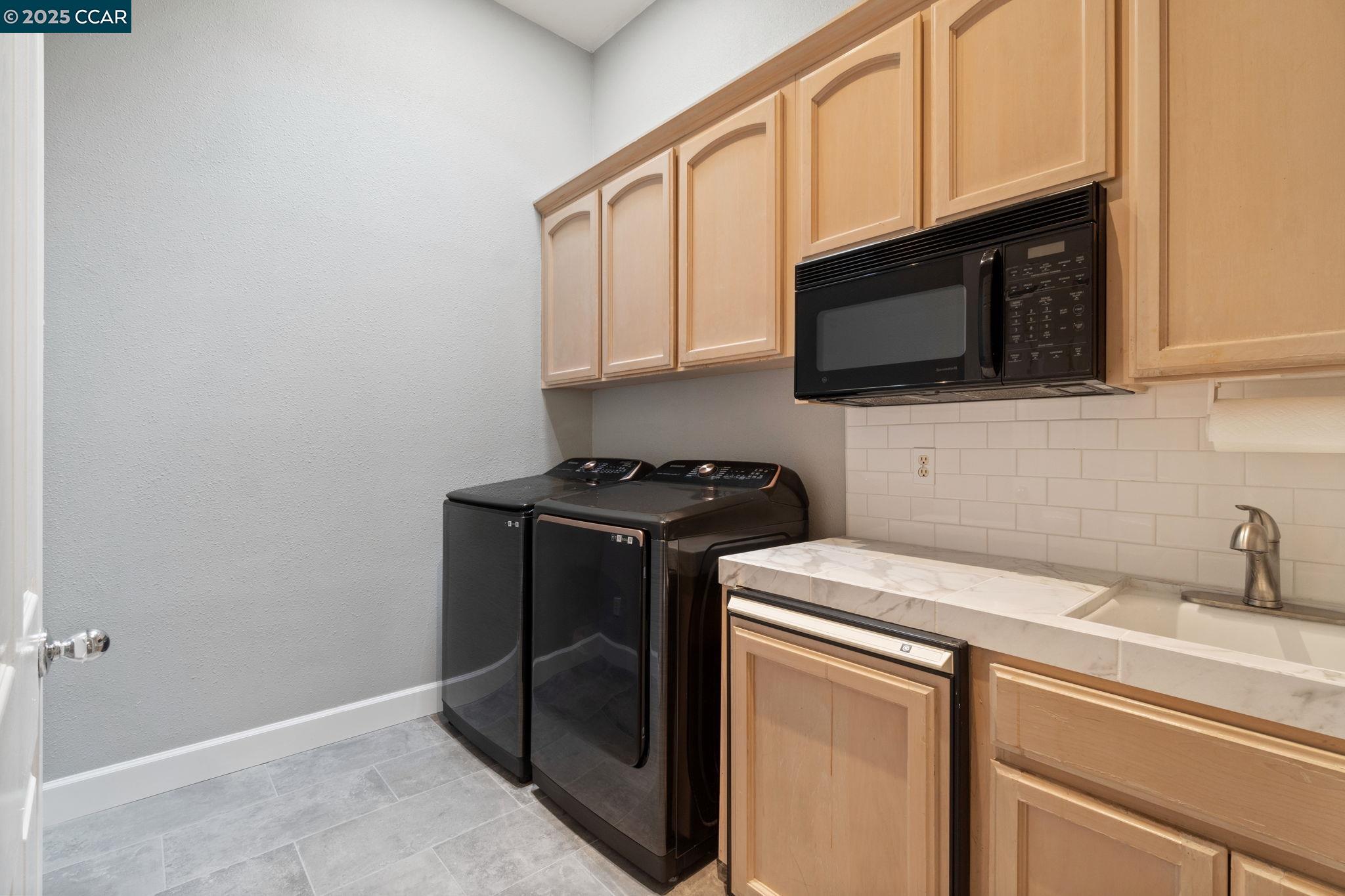 Detail Gallery Image 43 of 60 For 2550 E Jenny Ave, Fresno,  CA 93720 - 4 Beds | 4/1 Baths