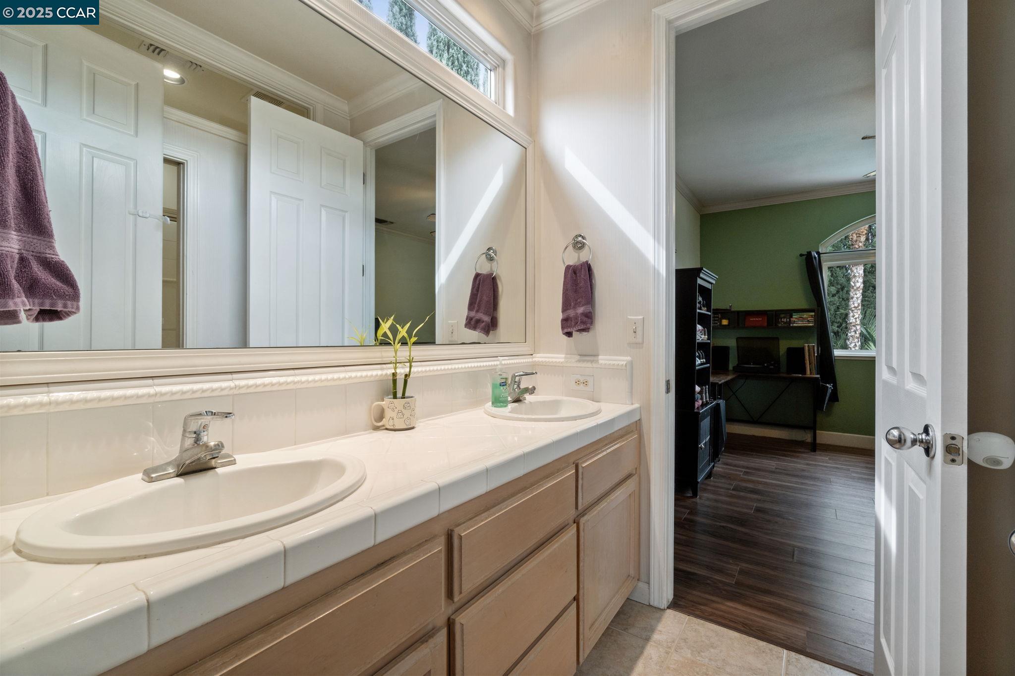 Detail Gallery Image 47 of 60 For 2550 E Jenny Ave, Fresno,  CA 93720 - 4 Beds | 4/1 Baths