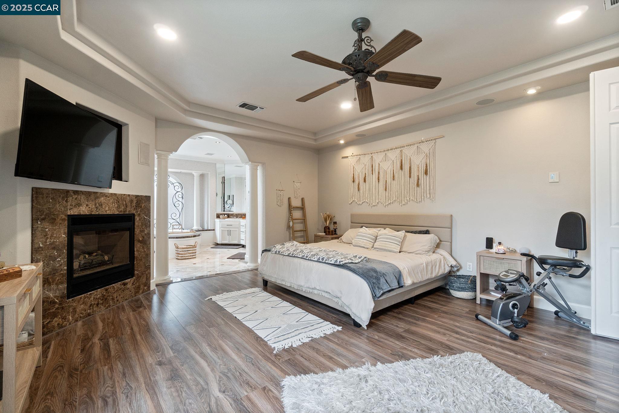 Detail Gallery Image 50 of 60 For 2550 E Jenny Ave, Fresno,  CA 93720 - 4 Beds | 4/1 Baths