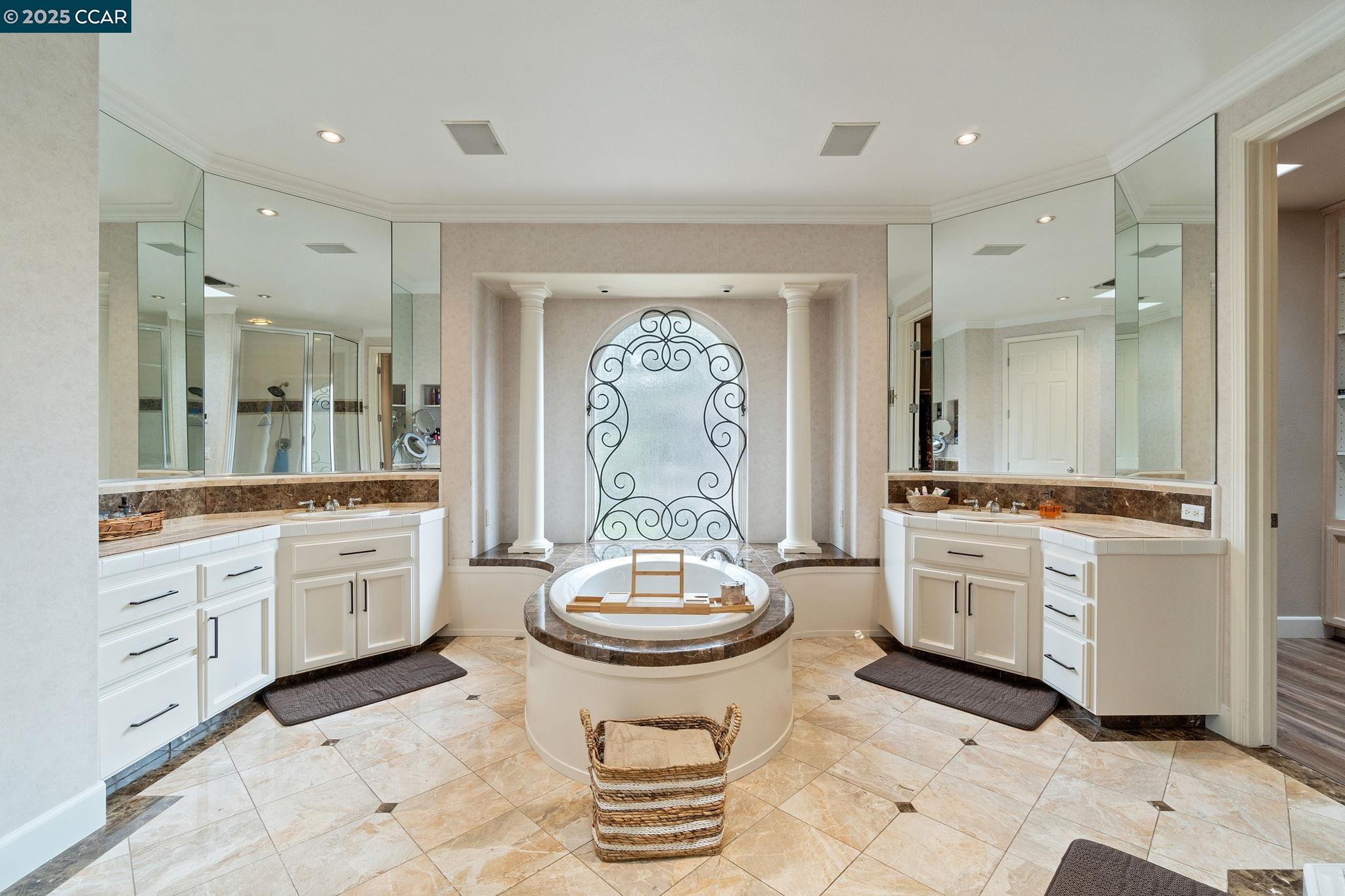 Detail Gallery Image 53 of 60 For 2550 E Jenny Ave, Fresno,  CA 93720 - 4 Beds | 4/1 Baths