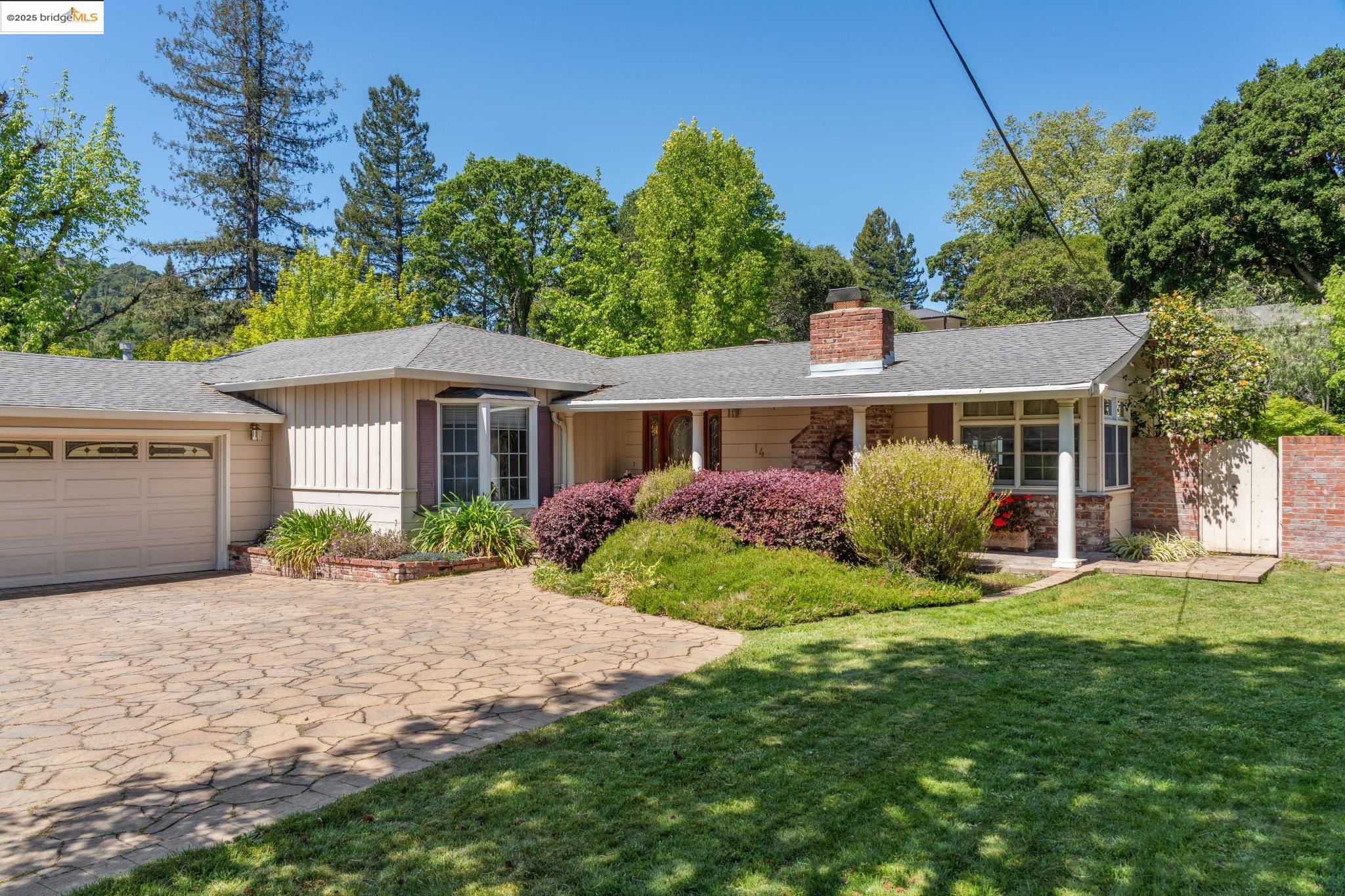 Detail Gallery Image 2 of 26 For 14 El Camino Moraga, Orinda,  CA 94563 - 3 Beds | 2 Baths