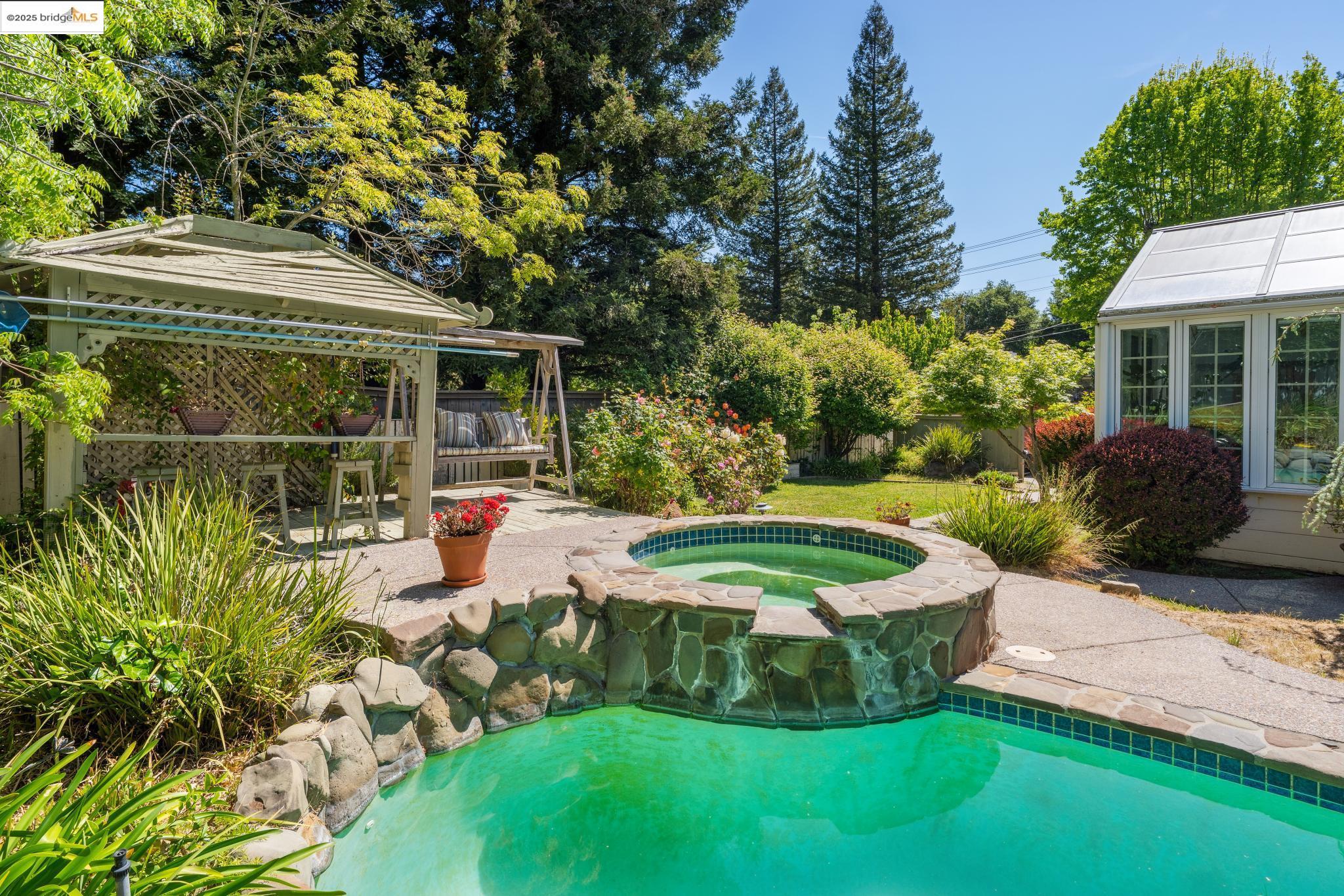 Detail Gallery Image 17 of 26 For 14 El Camino Moraga, Orinda,  CA 94563 - 3 Beds | 2 Baths