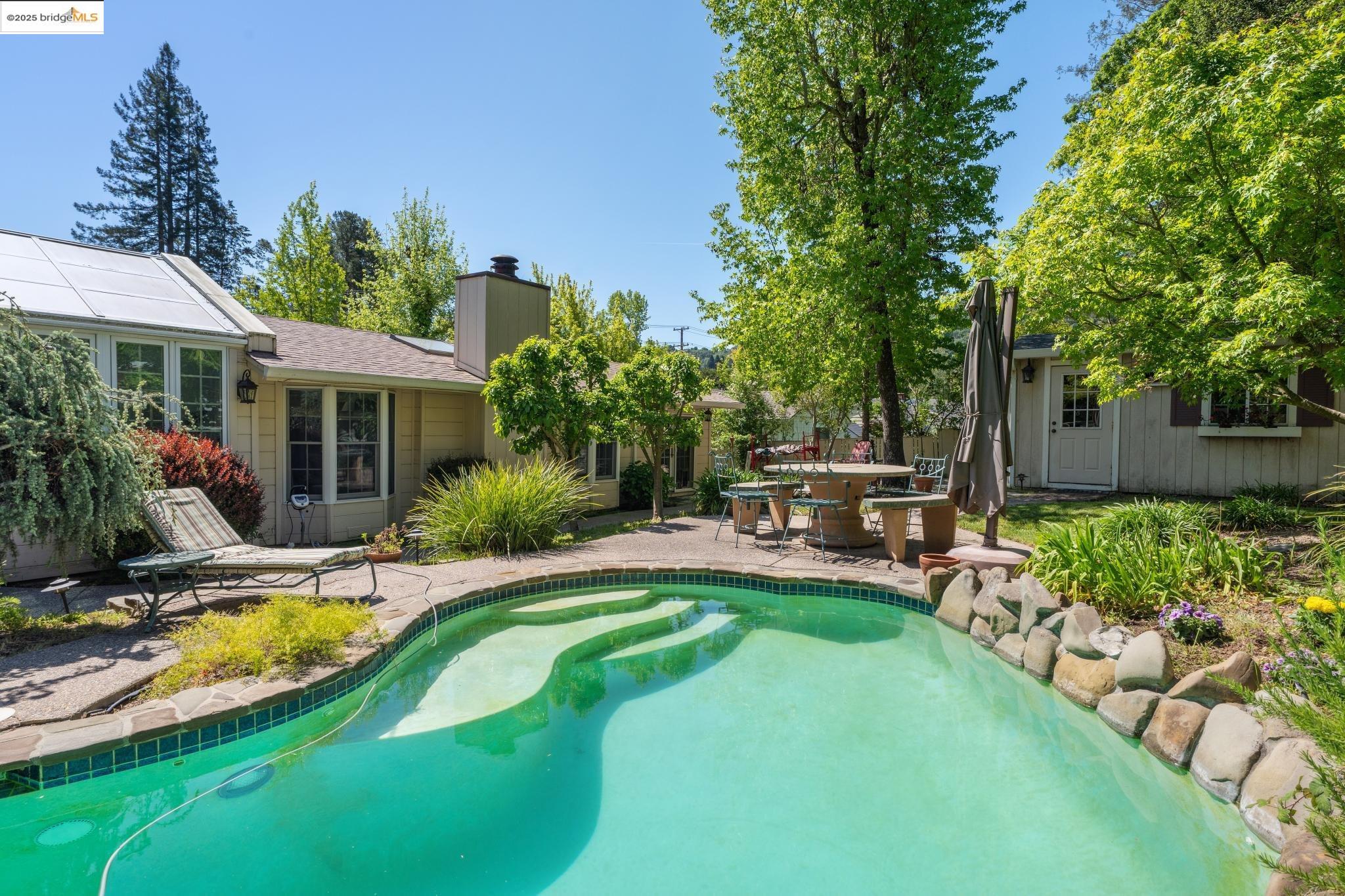 Detail Gallery Image 18 of 26 For 14 El Camino Moraga, Orinda,  CA 94563 - 3 Beds | 2 Baths