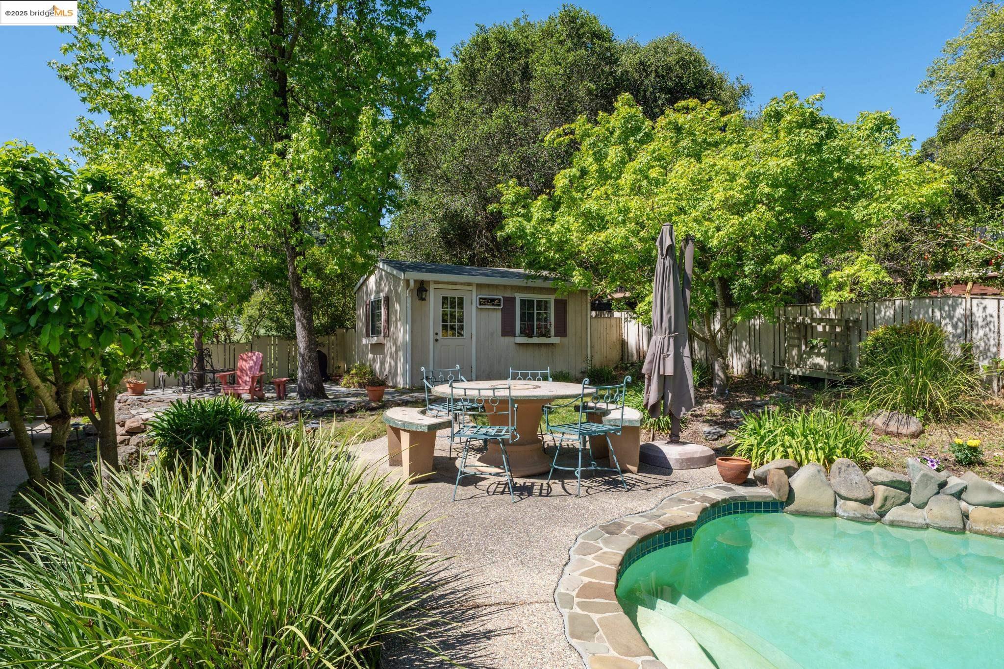 Detail Gallery Image 19 of 26 For 14 El Camino Moraga, Orinda,  CA 94563 - 3 Beds | 2 Baths