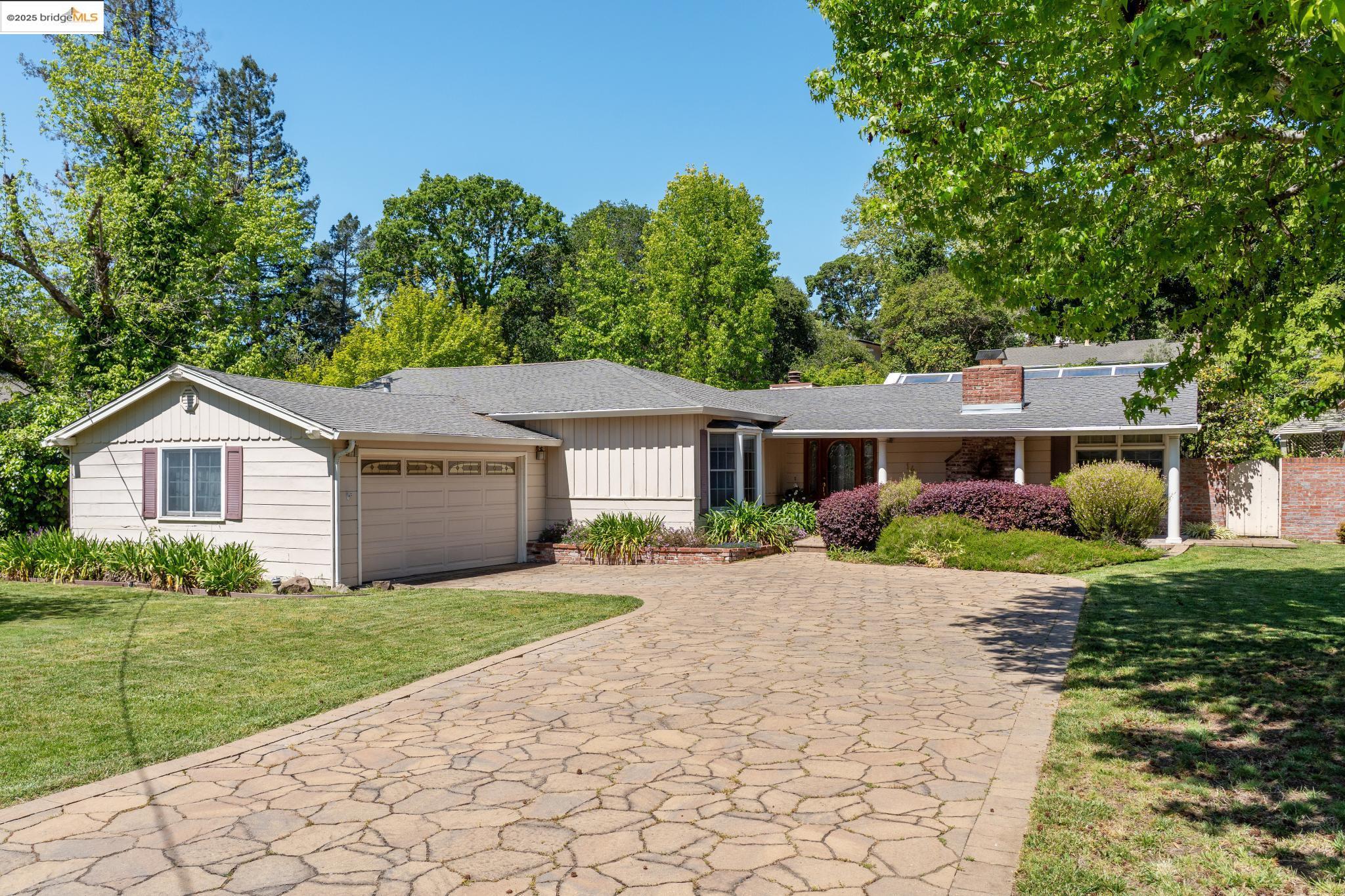 Detail Gallery Image 3 of 26 For 14 El Camino Moraga, Orinda,  CA 94563 - 3 Beds | 2 Baths