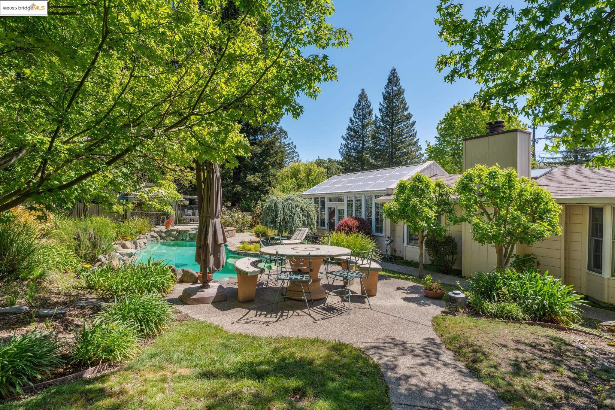 Detail Gallery Image 21 of 26 For 14 El Camino Moraga, Orinda,  CA 94563 - 3 Beds | 2 Baths