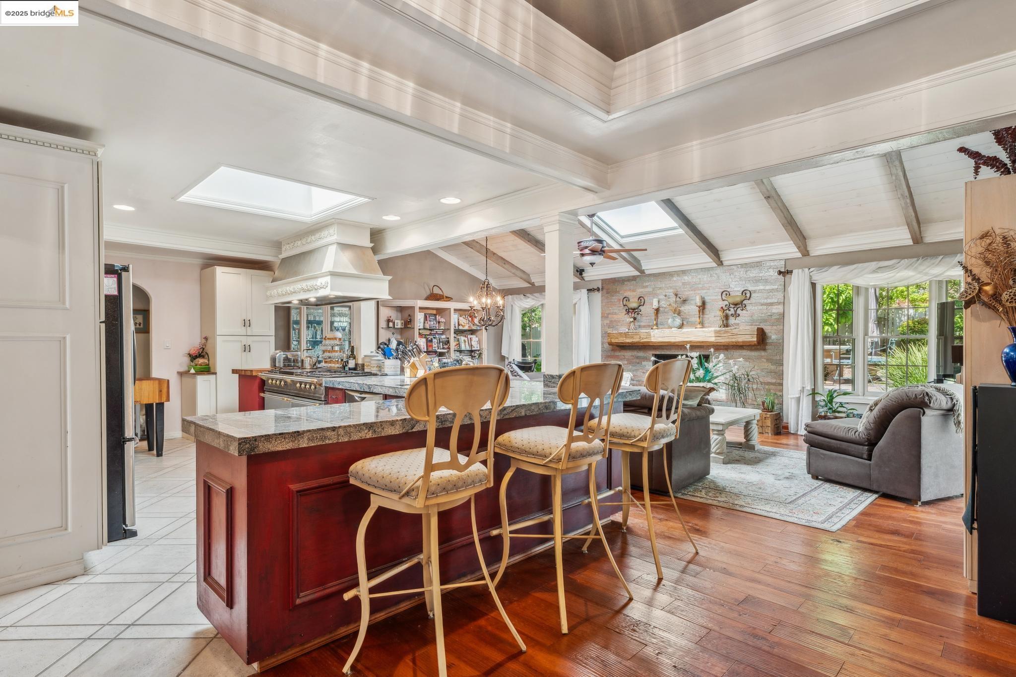 Detail Gallery Image 4 of 26 For 14 El Camino Moraga, Orinda,  CA 94563 - 3 Beds | 2 Baths