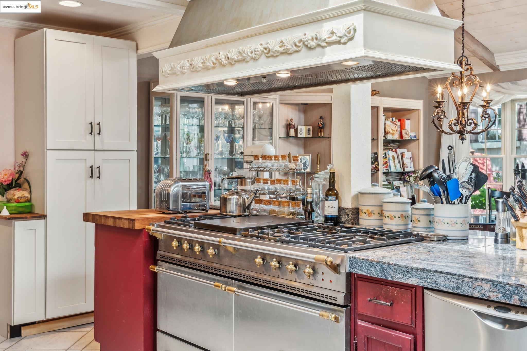 Detail Gallery Image 5 of 26 For 14 El Camino Moraga, Orinda,  CA 94563 - 3 Beds | 2 Baths