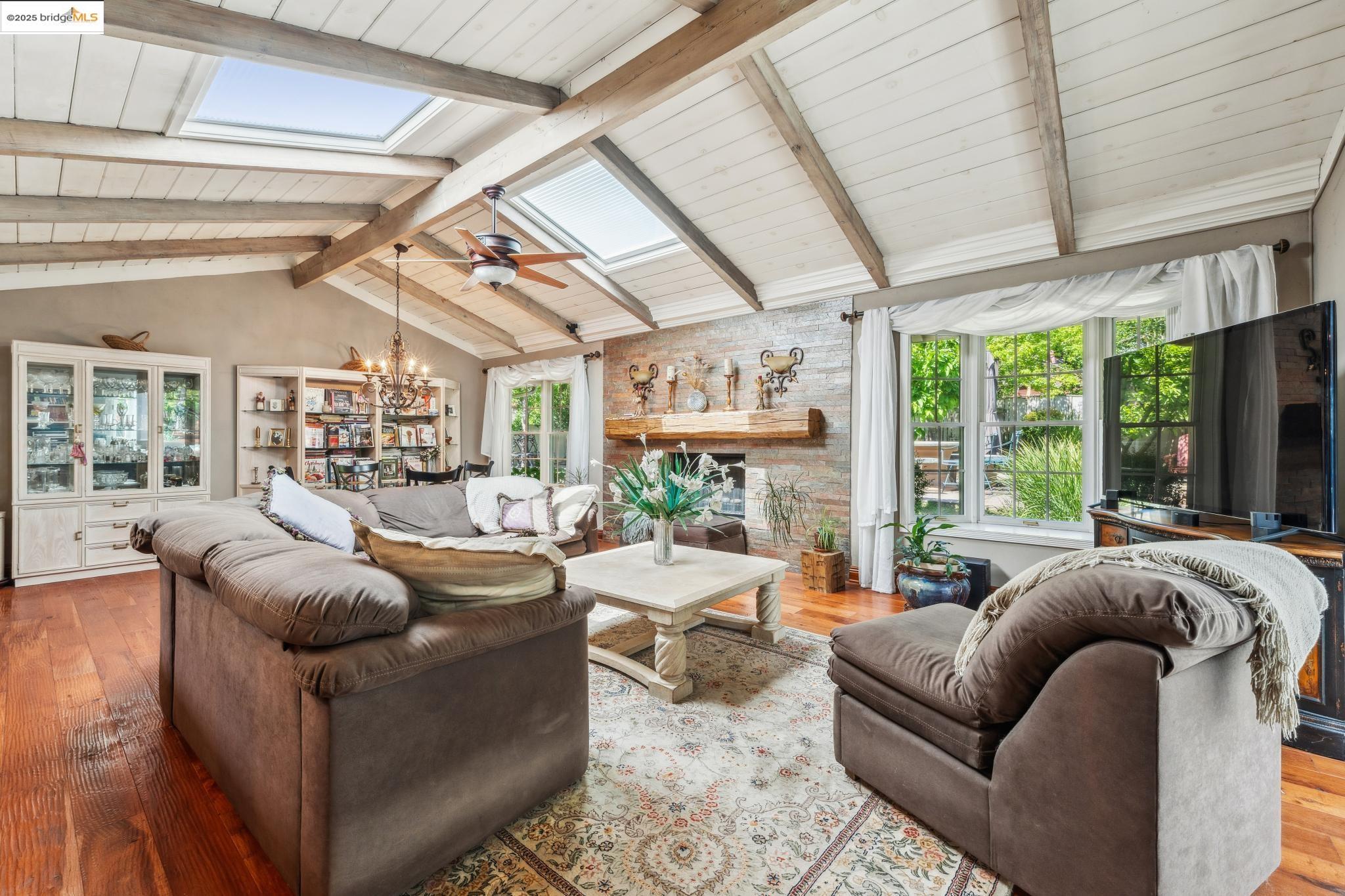 Detail Gallery Image 7 of 26 For 14 El Camino Moraga, Orinda,  CA 94563 - 3 Beds | 2 Baths