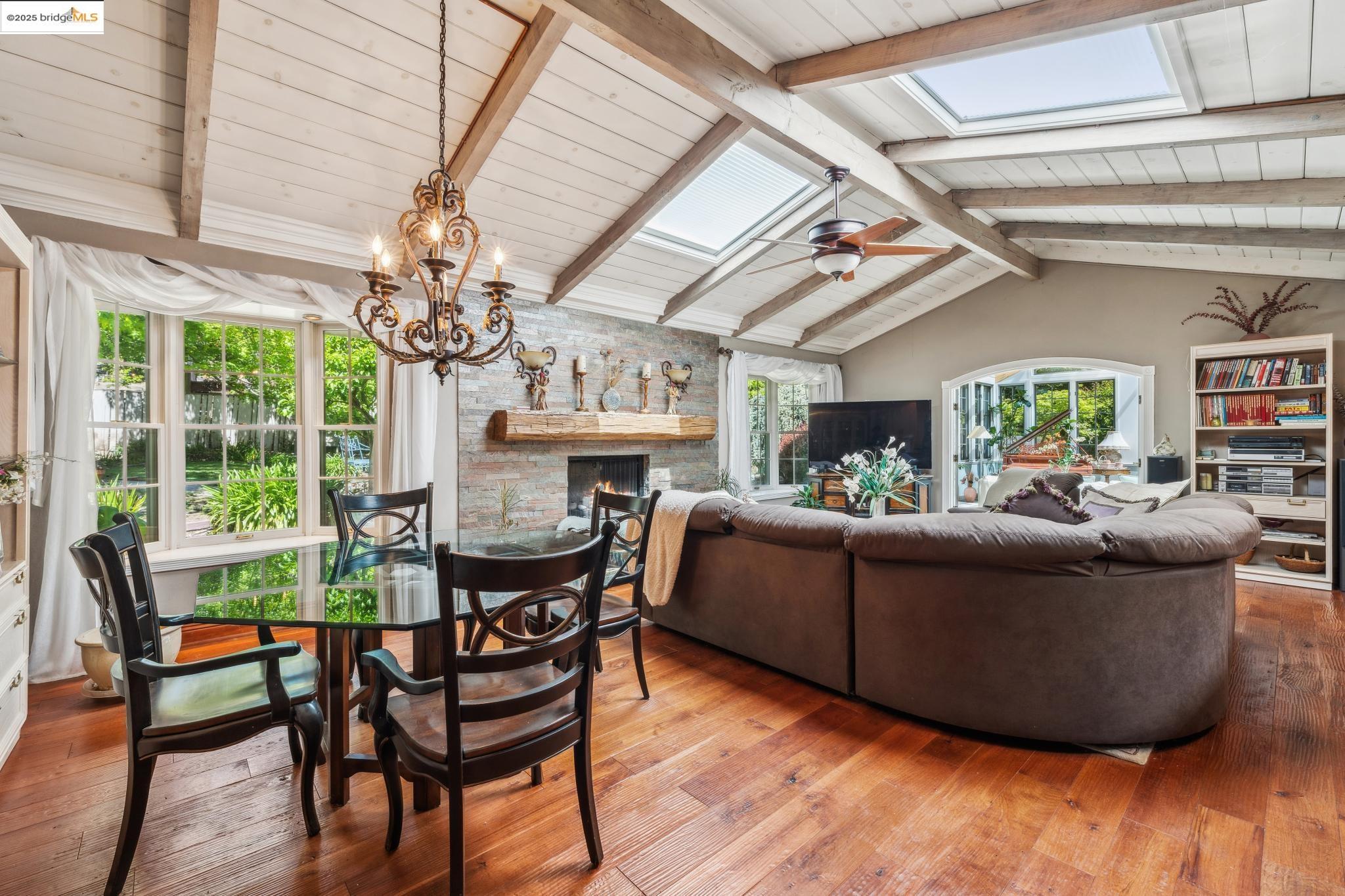 Detail Gallery Image 8 of 26 For 14 El Camino Moraga, Orinda,  CA 94563 - 3 Beds | 2 Baths