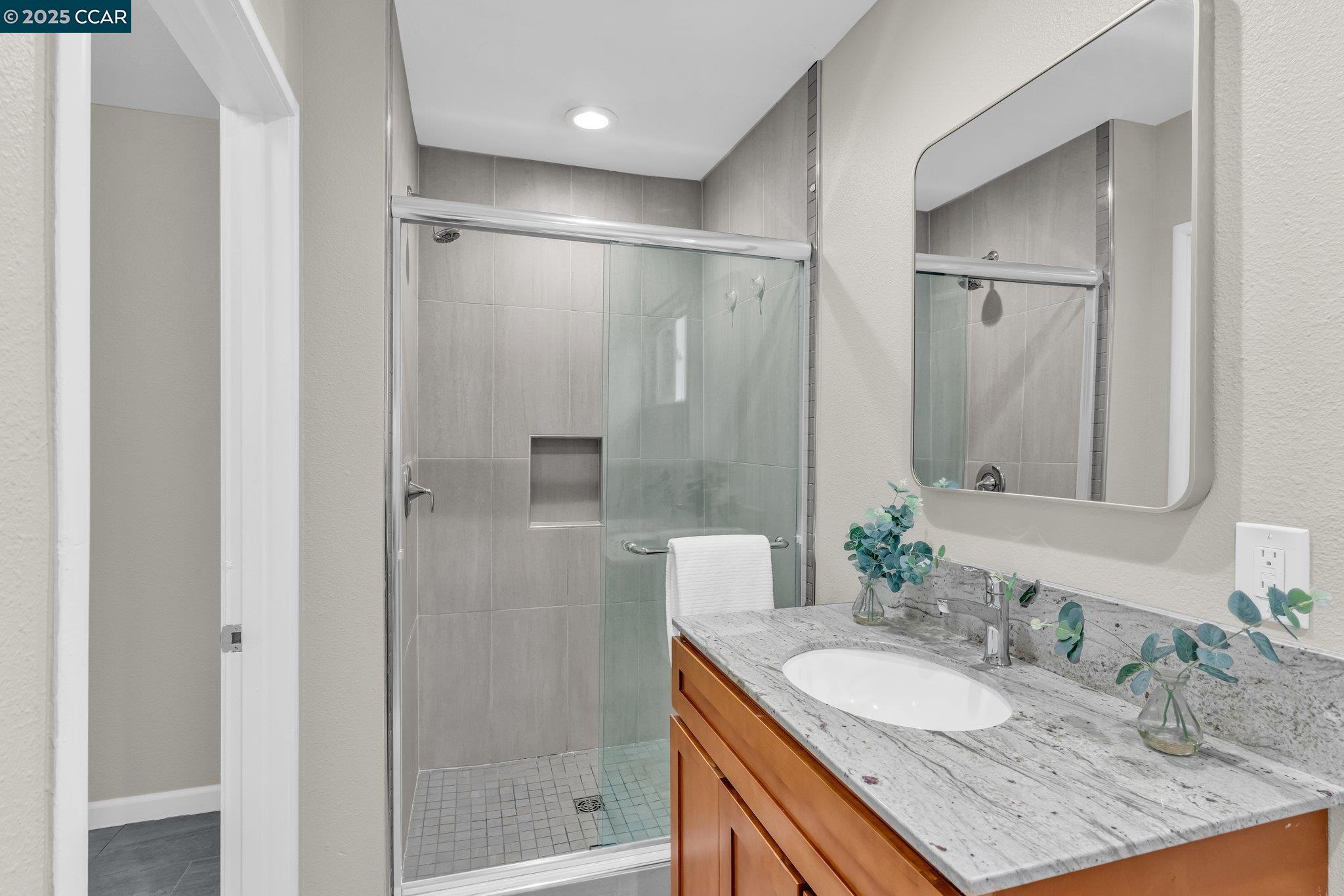 Detail Gallery Image 19 of 40 For 83 Arlington Ave., Kensington,  CA 94707 - 4 Beds | 2 Baths