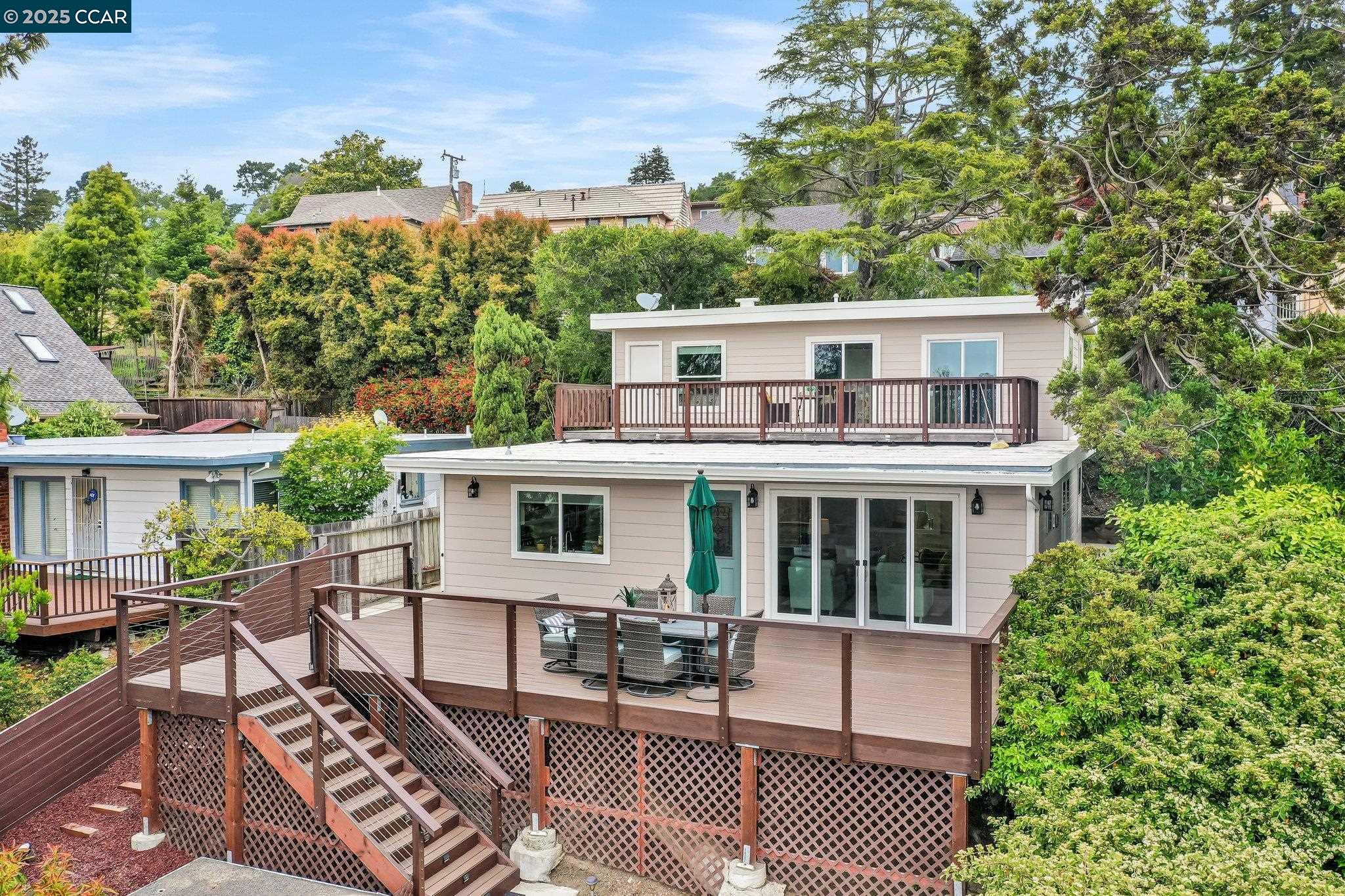 Detail Gallery Image 32 of 40 For 83 Arlington Ave., Kensington,  CA 94707 - 4 Beds | 2 Baths