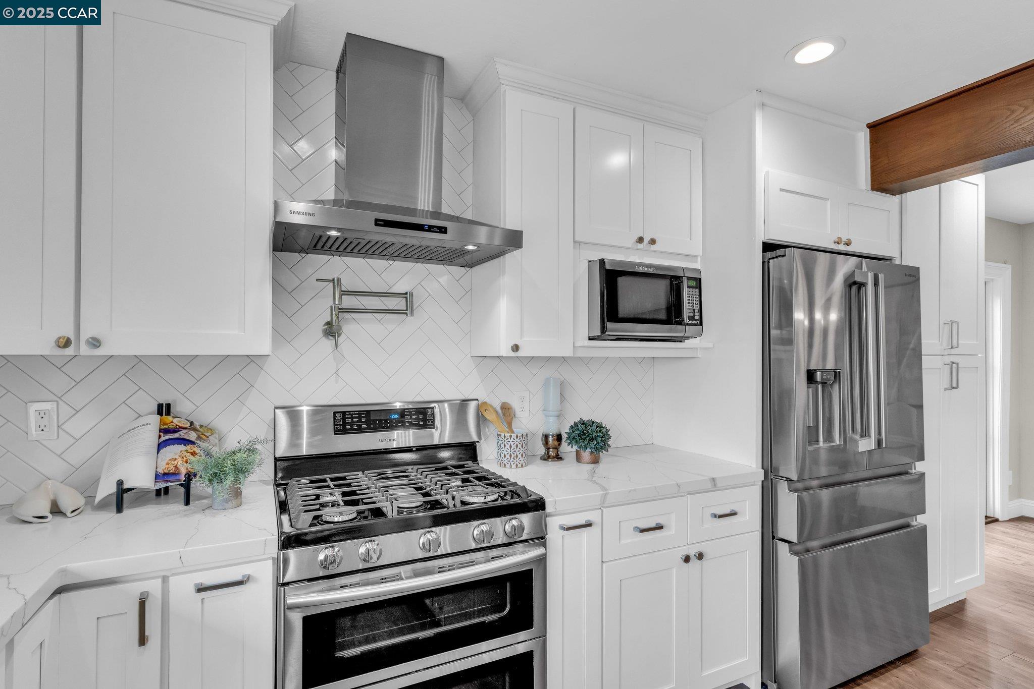 Detail Gallery Image 7 of 40 For 83 Arlington Ave., Kensington,  CA 94707 - 4 Beds | 2 Baths